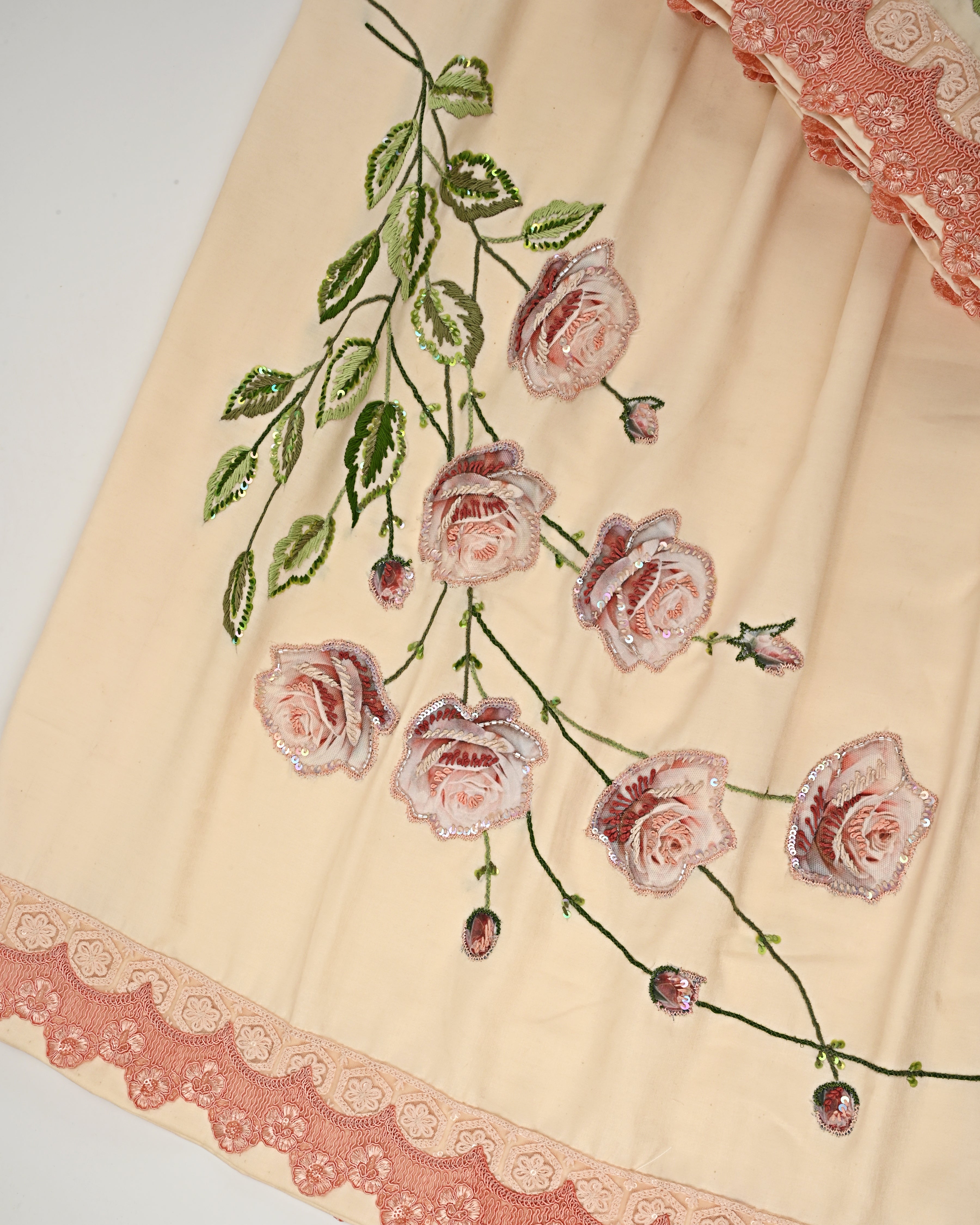 Cream Rida With Smart Lacing & Beautiful Floral Aari Work