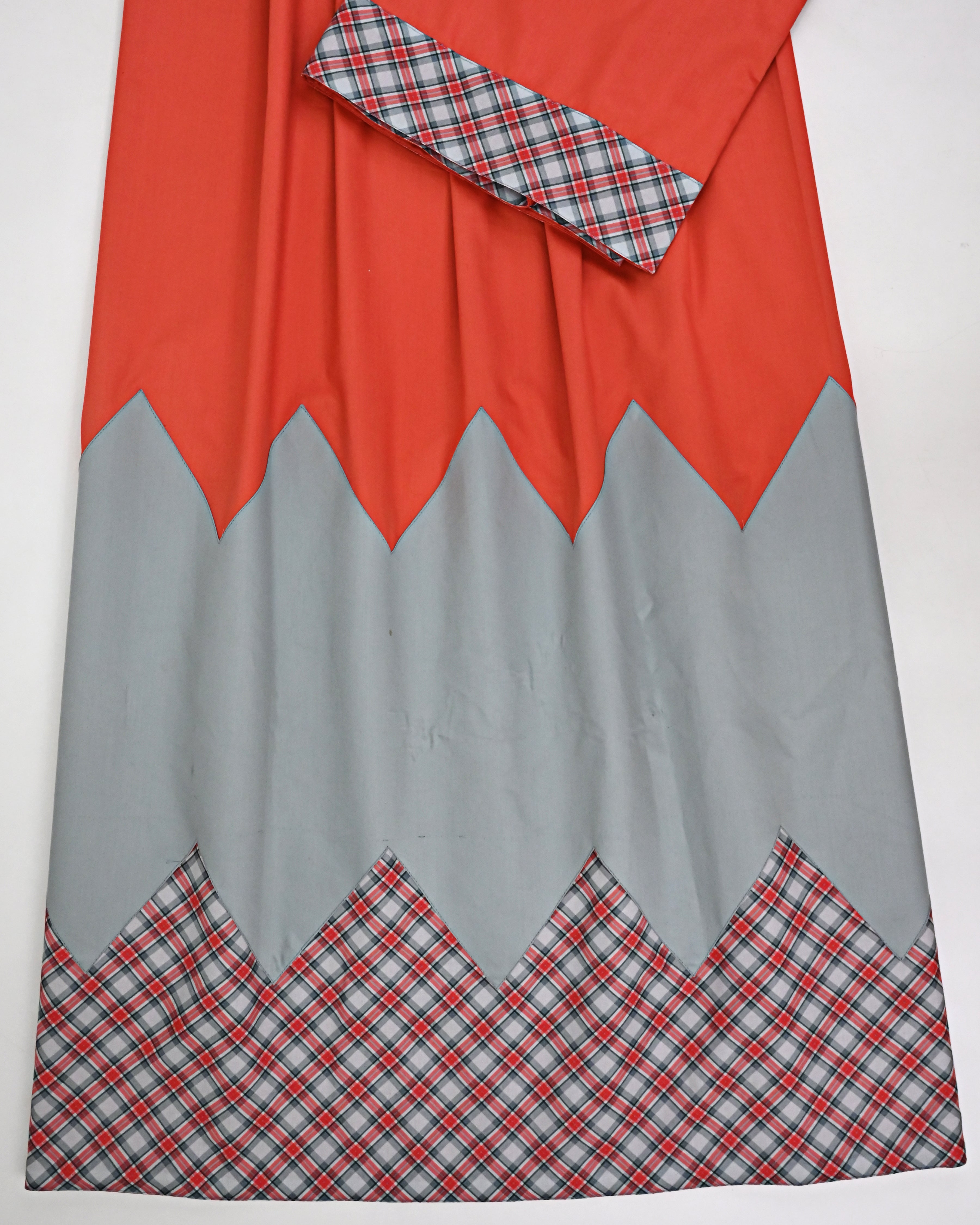 Red Grey & Same Color Checks Rida With Smart Pattern