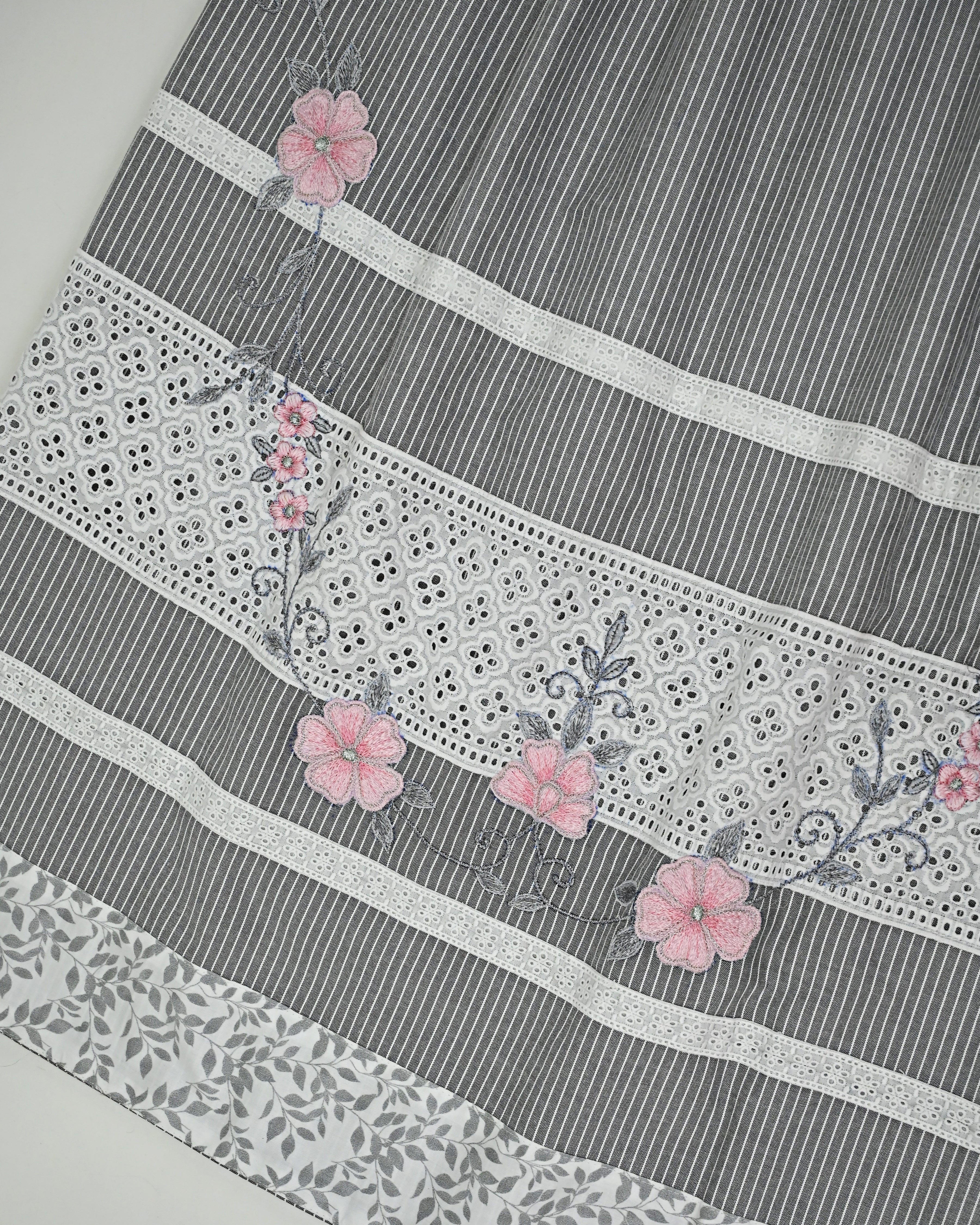 Grey Base White Lining Rida With Smart Lace & Floral Work