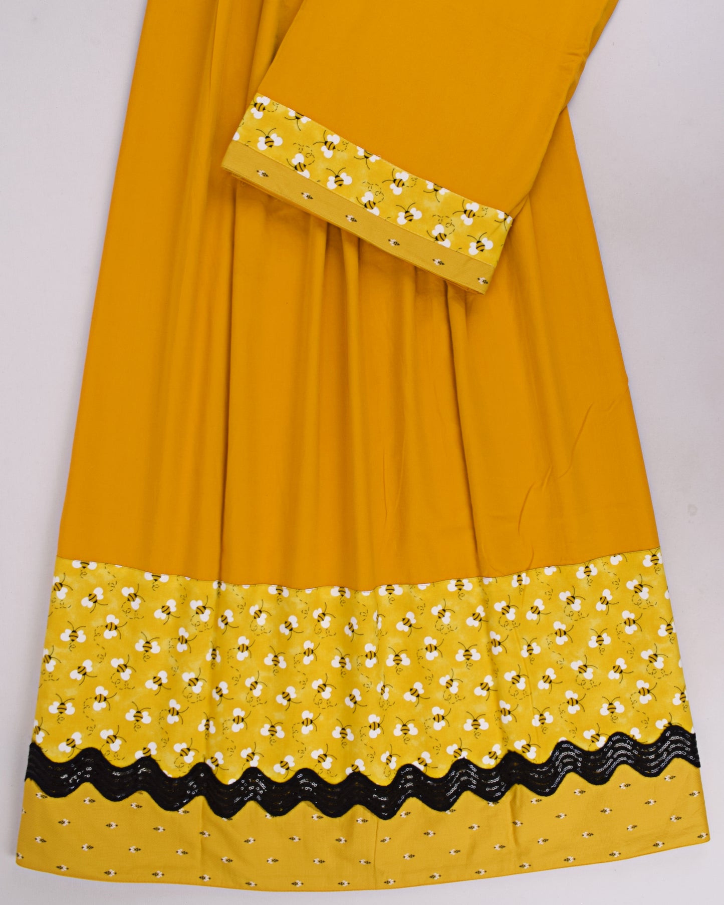 Mustard Rida With Honey Bee Panel & Smart Lace