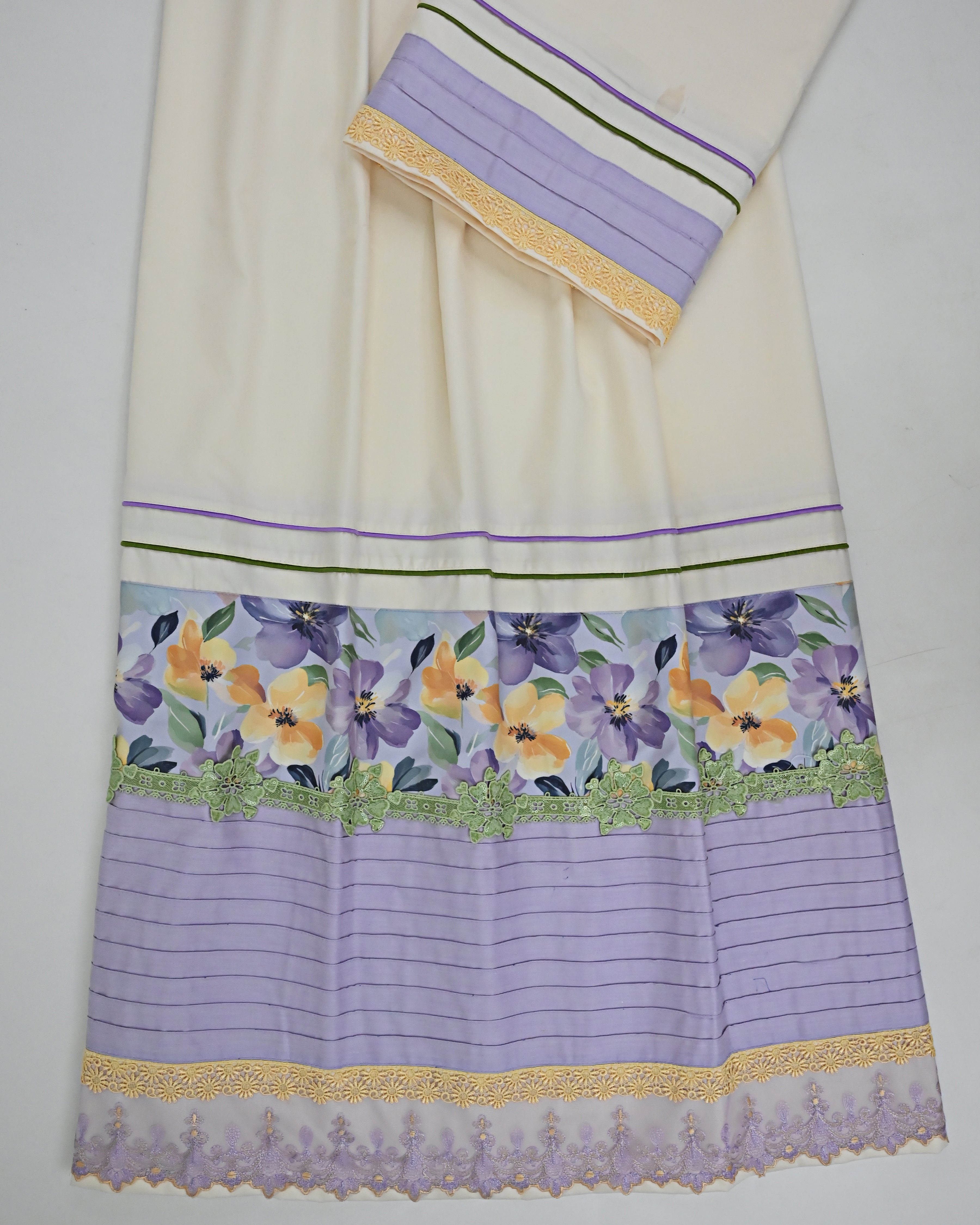 Ivory Rida With Smart Floral Lilac Pintex Panel & Smart Floral Lace & Pipin