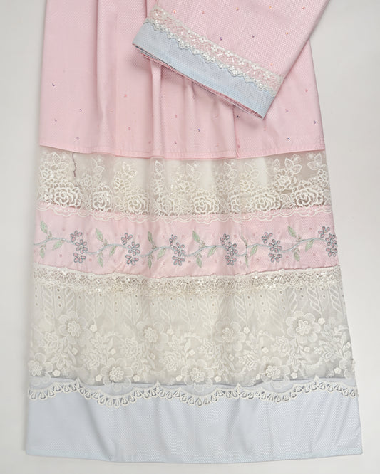 Baby Pink Rida With Smart White Lace & Floral Aari Border