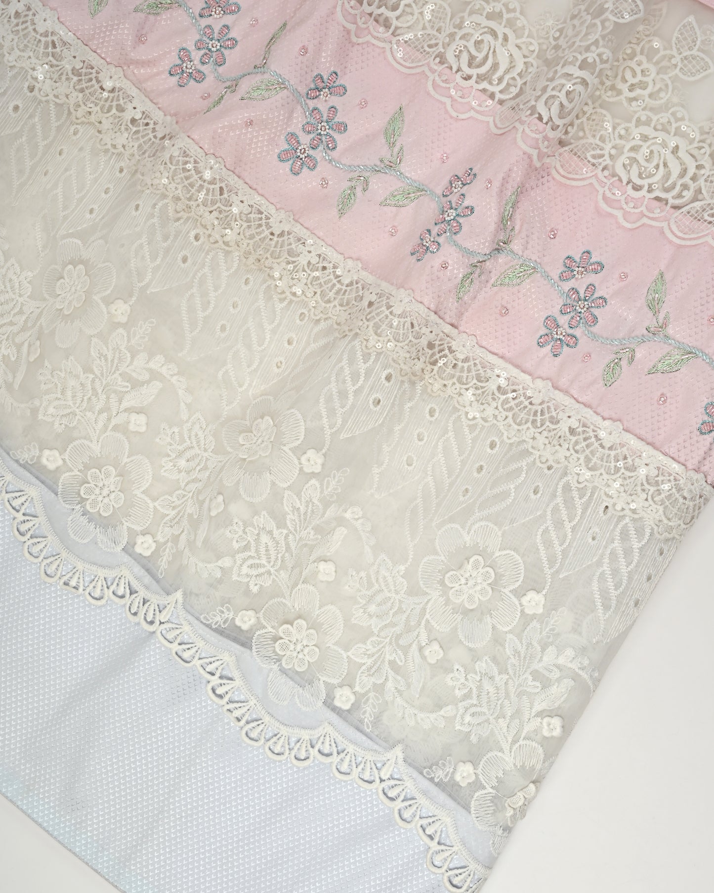 Baby Pink Rida With Smart White Lace & Floral Aari Border