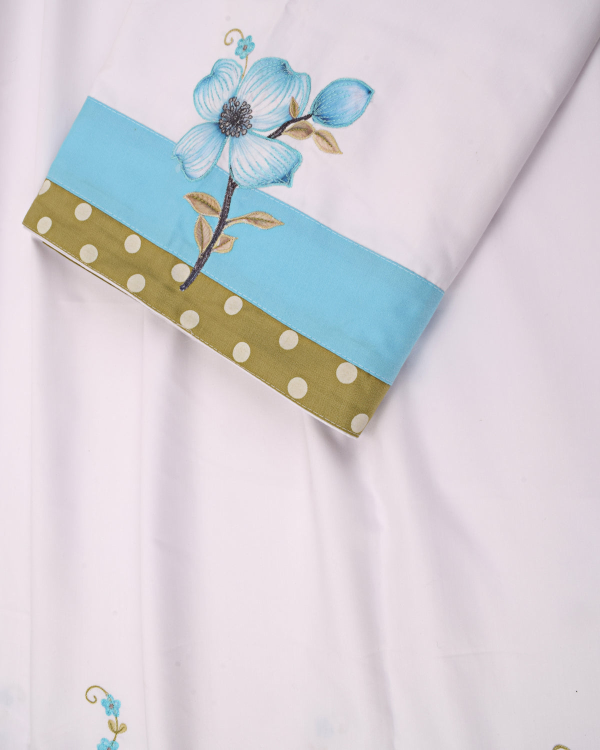 White Rida White Rida With Blue Panel White Lace & Floral Work – AL-Vard Collection