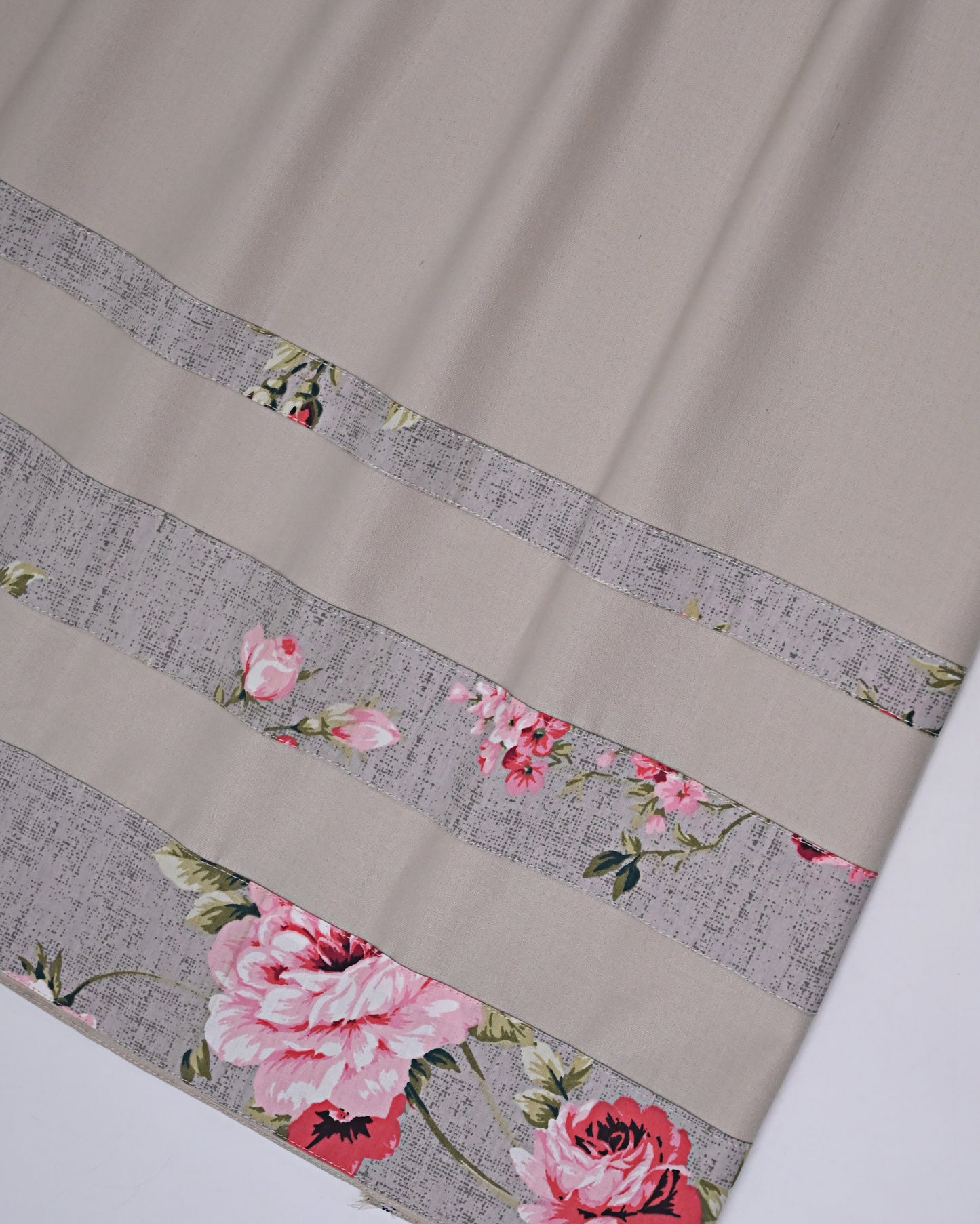 Stone Grey Ohbat Rida With Three Patta Panel-950/-