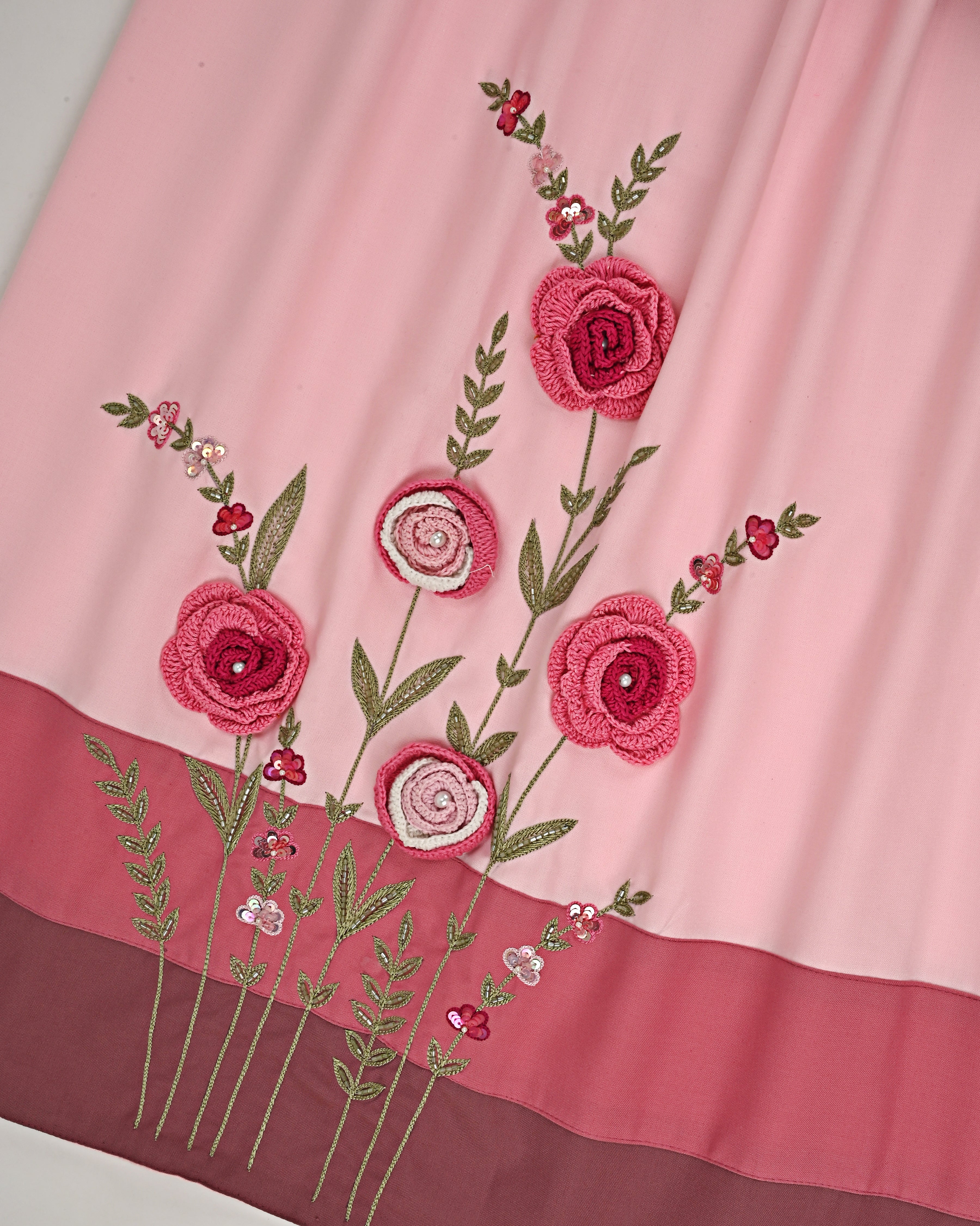 Misty Rose Pink Rida With Smart Dark Panel & Floral Handwork