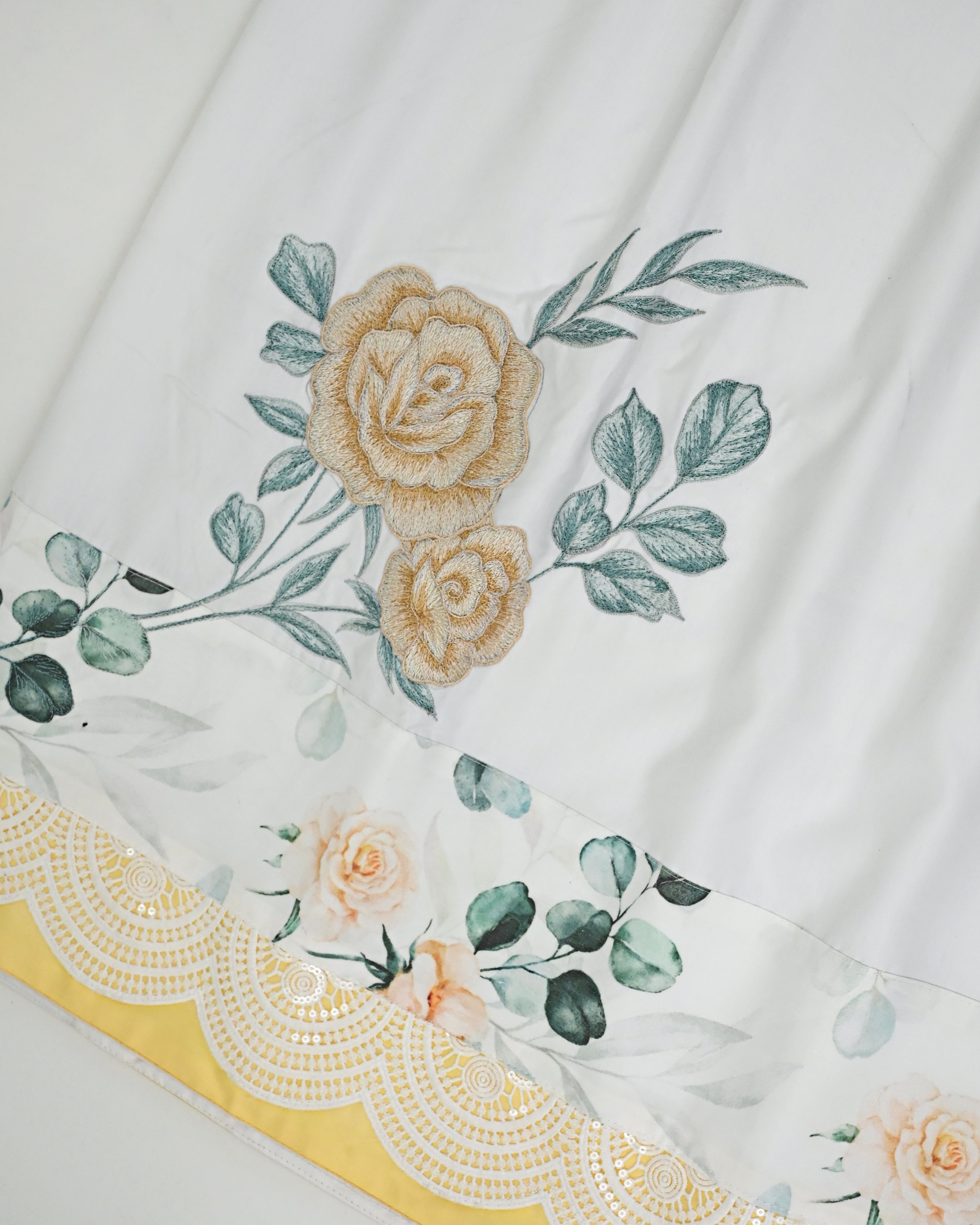 Off White Rida With Floral Panel Smart Lacing & Floral Embroidery Work