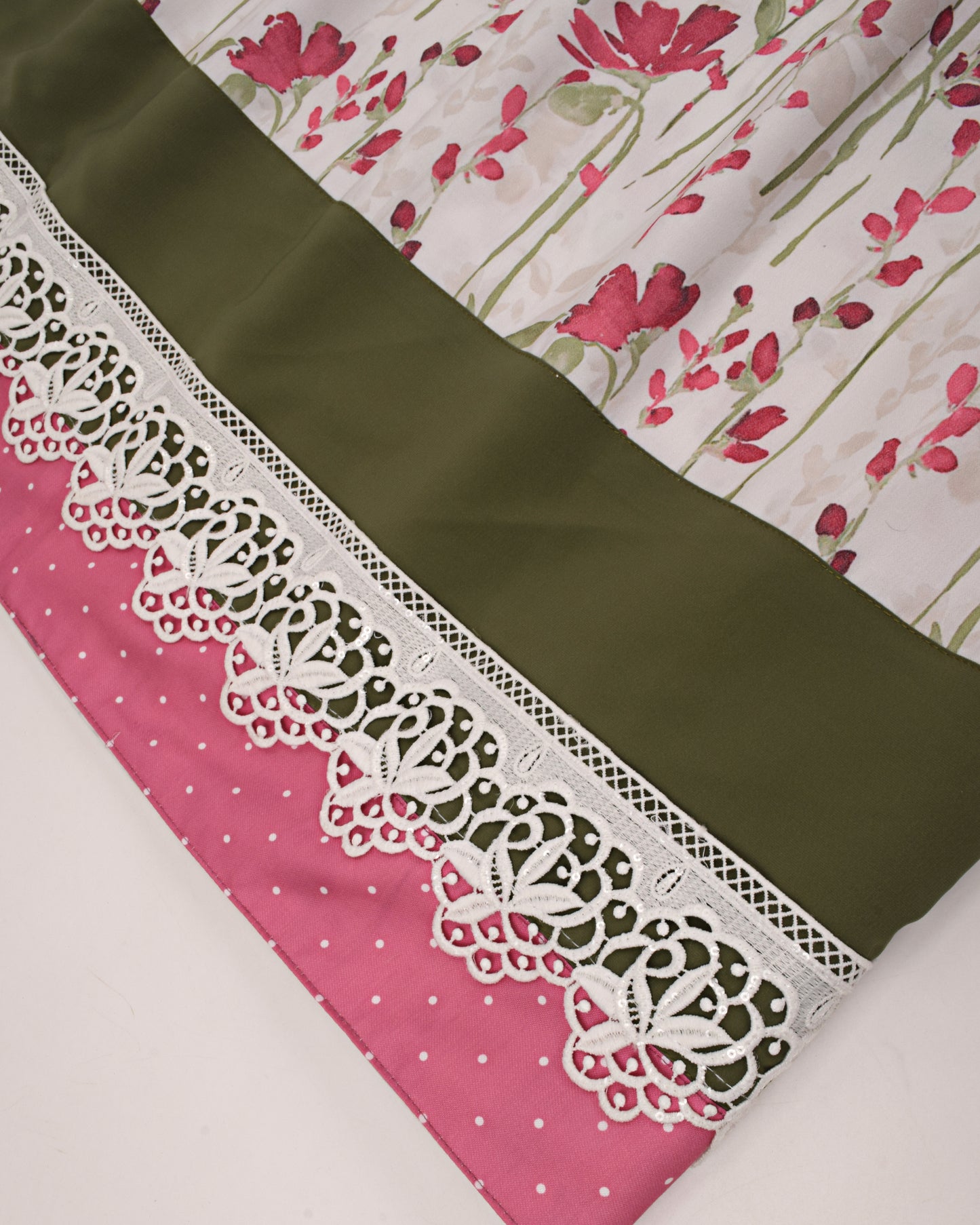 White Based Floral Print Rida With Smart Lace & Smart Panel