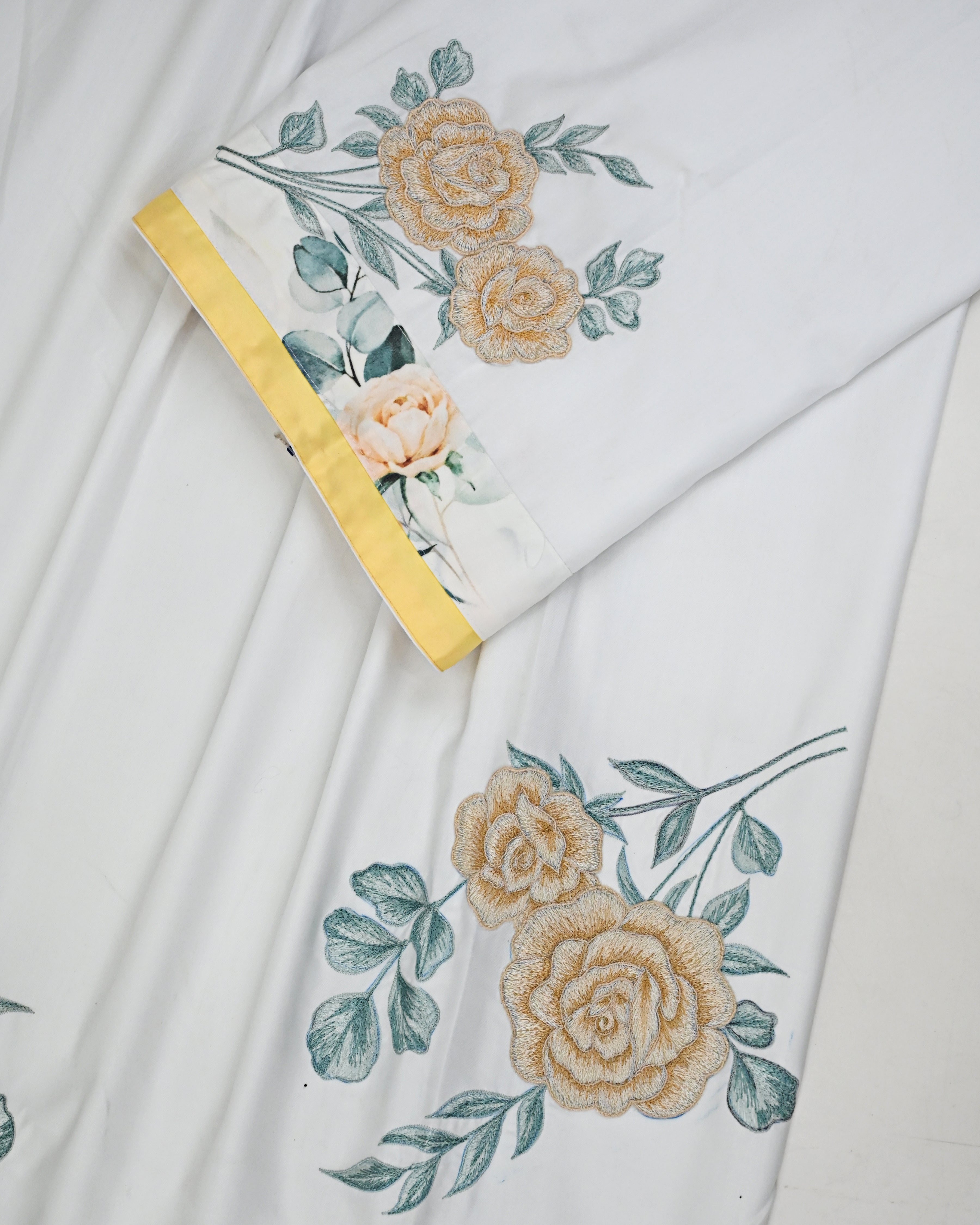 Off White Rida With Floral Panel Smart Lacing & Floral Embroidery Work