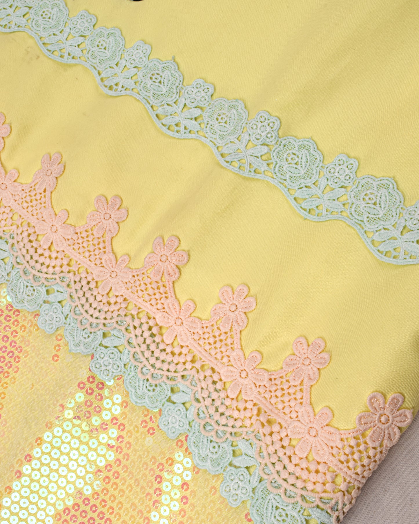 Lemon Yellow Rida With Sequence Lace & Lite Floral Aari Work