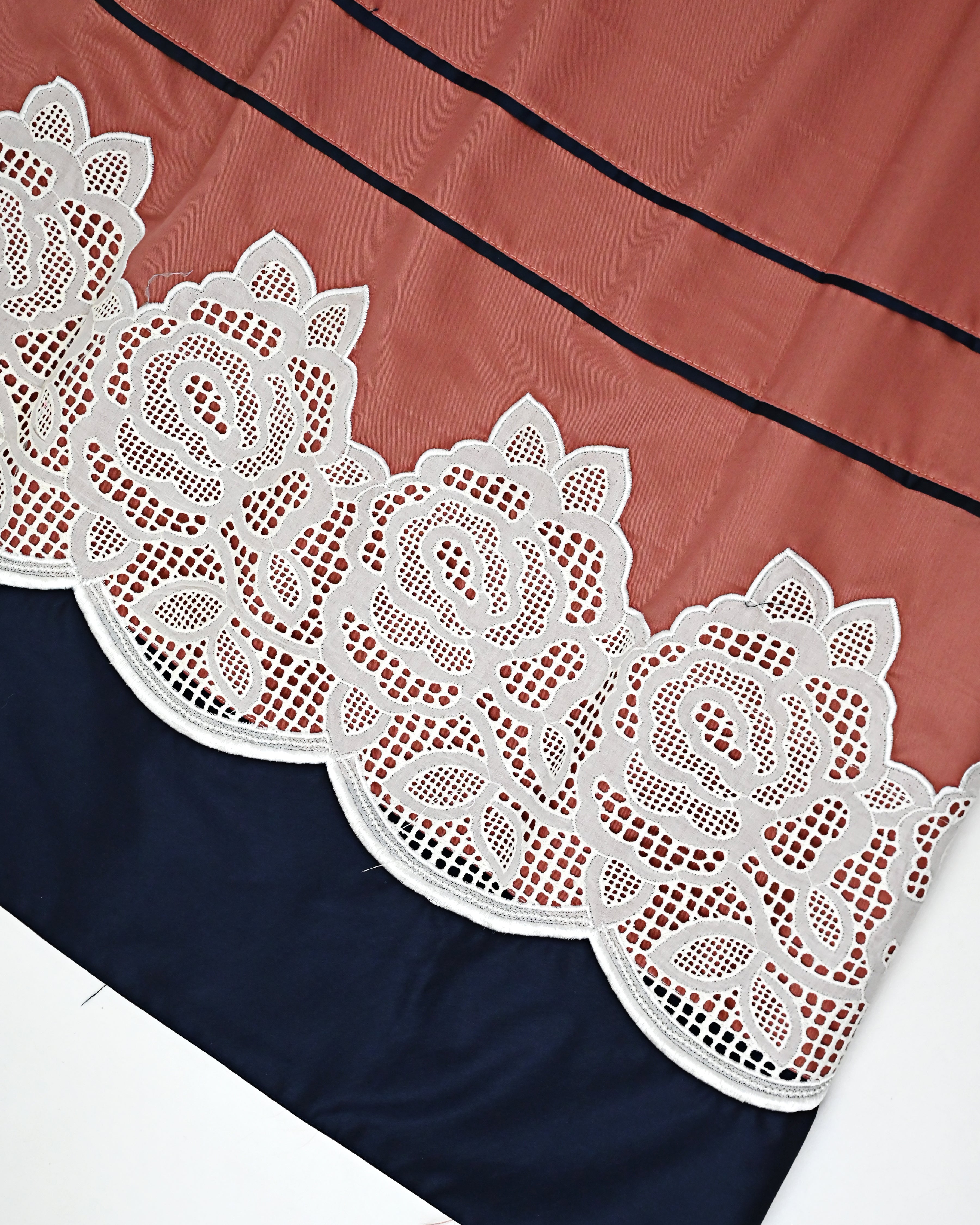 Rusty Orange Rida With Black Panel Pipin & Smart Floral White Lace
