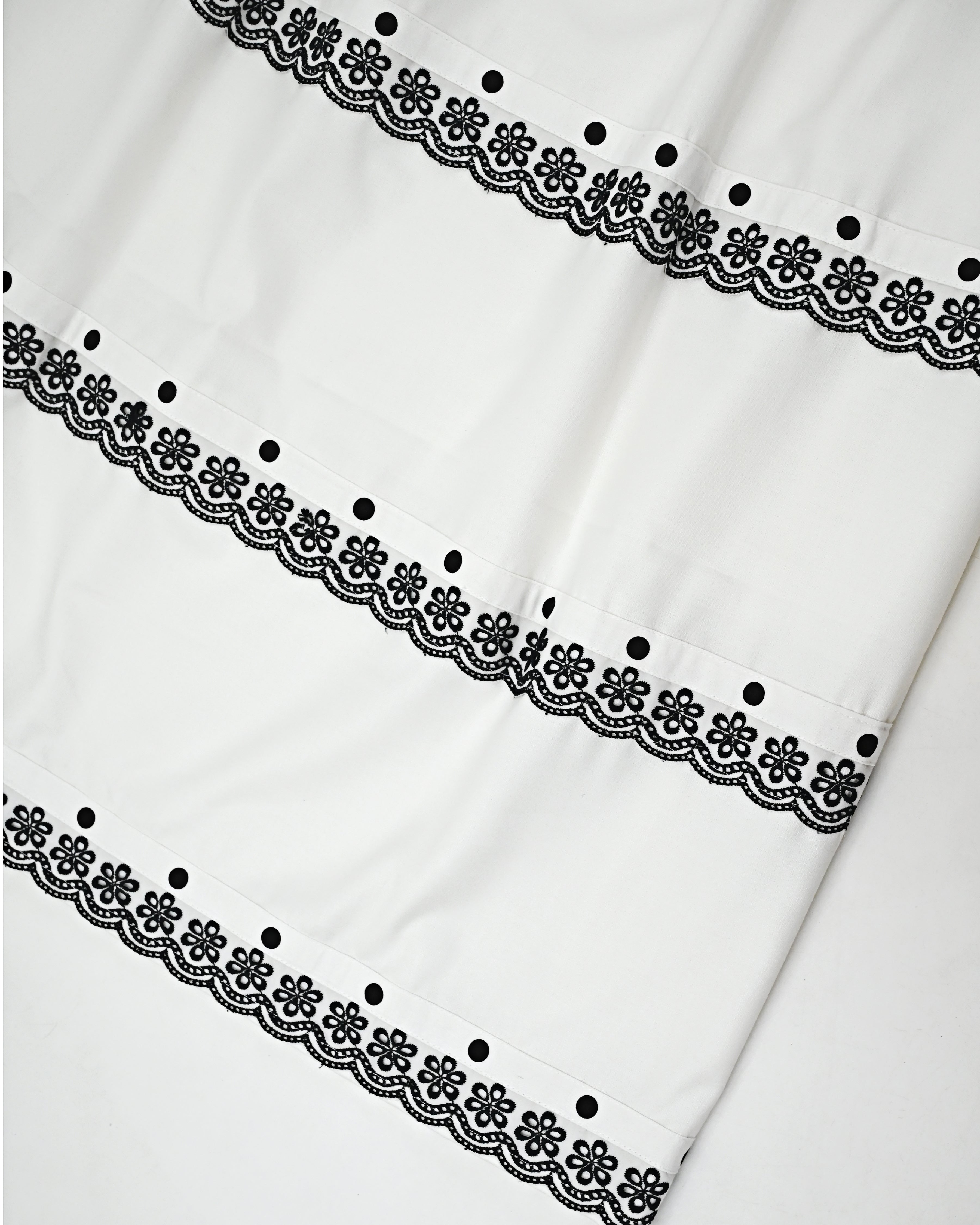 Milky White Rida With Smart Black Floral Lacing & Dots Patti-2350/-