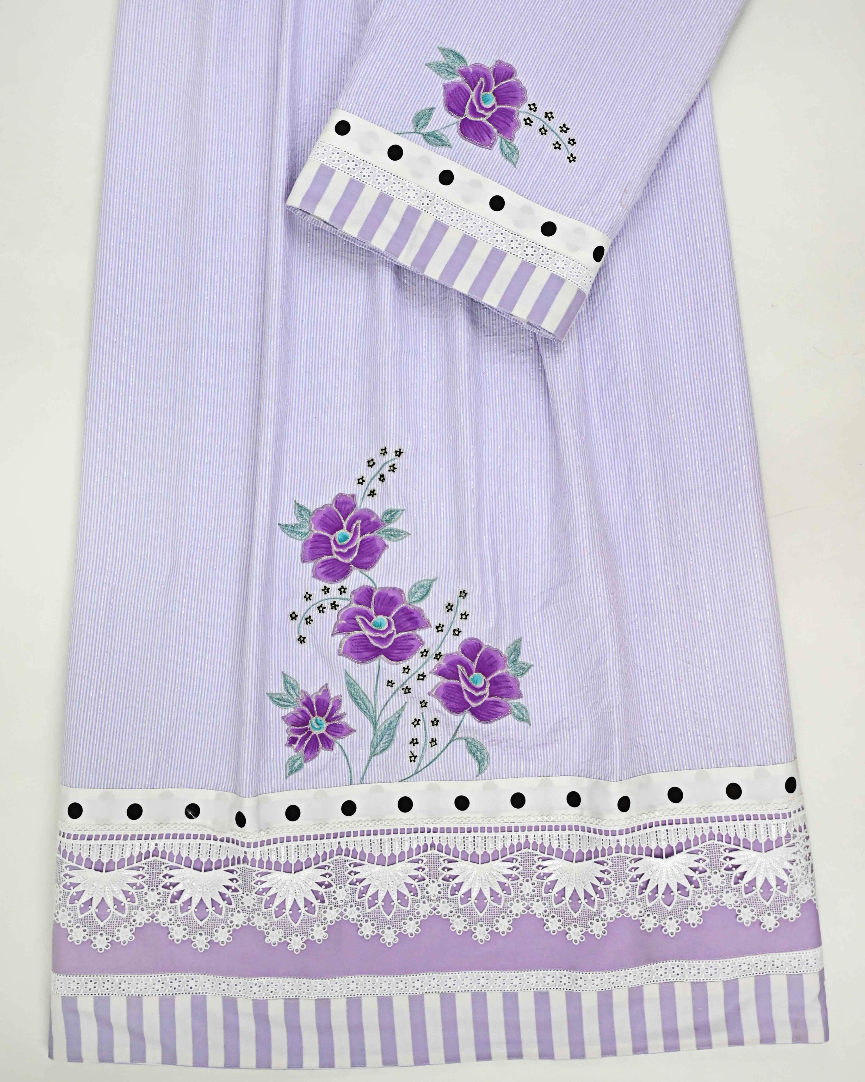 Lilac Rida With Smart Floral Bunch In Centre Smart Lace & Smart Panel-2350/-