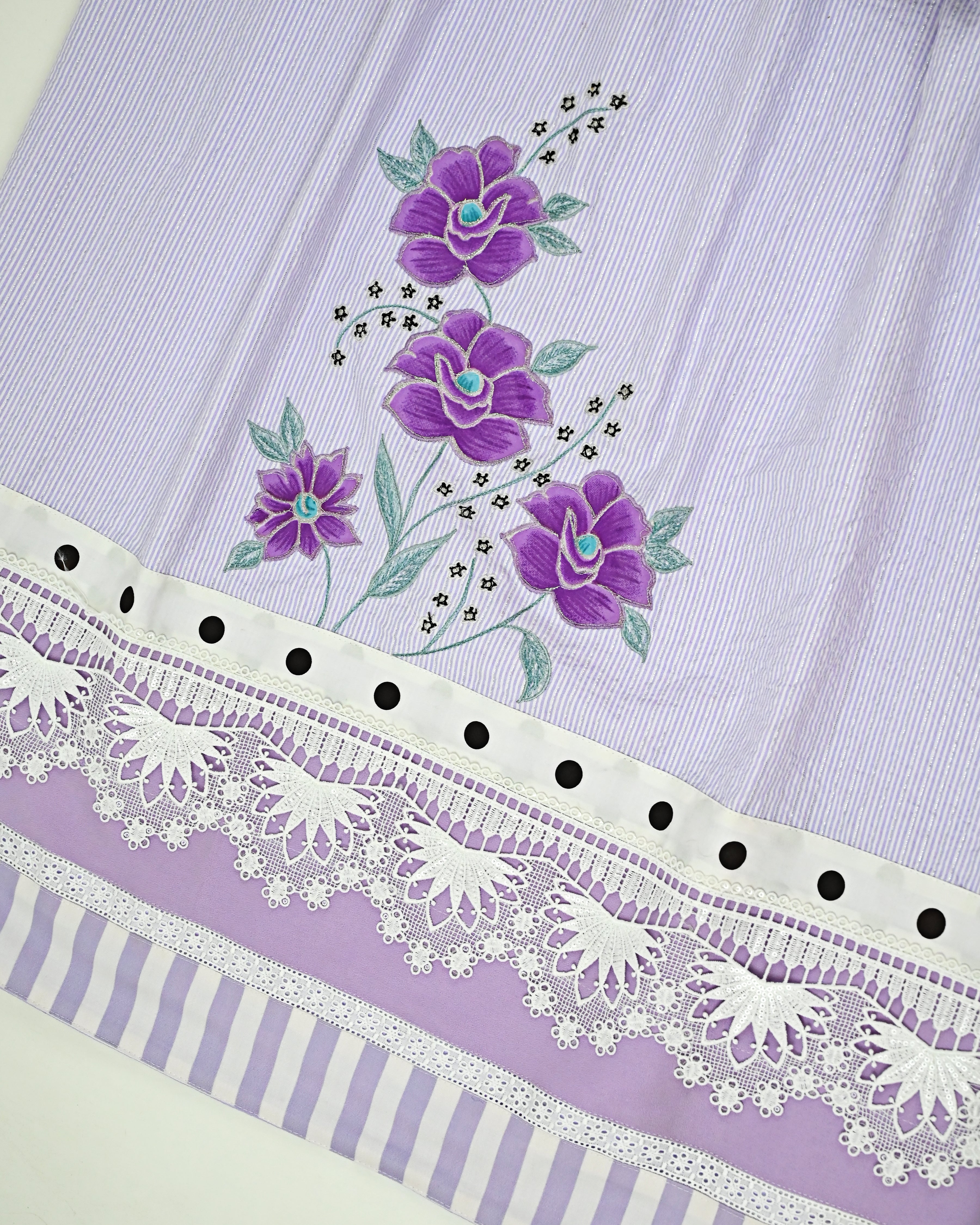 Lilac Rida With Smart Floral Bunch In Centre Smart Lace & Smart Panel-2350/-