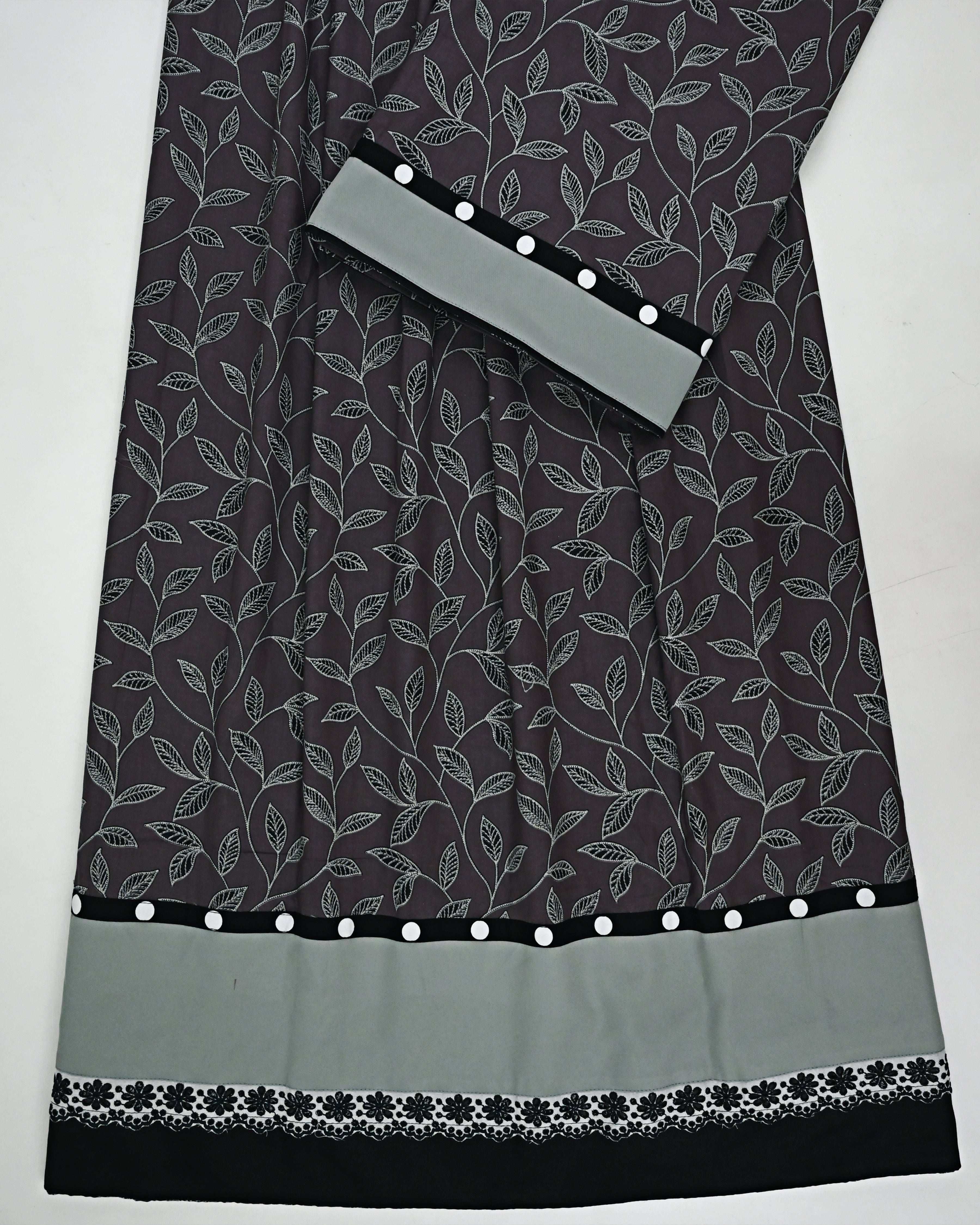 Dark Charcoal Grey Self Leafy Print Rida With Smart Grey Panel & Smart Dark Lace-1500/-