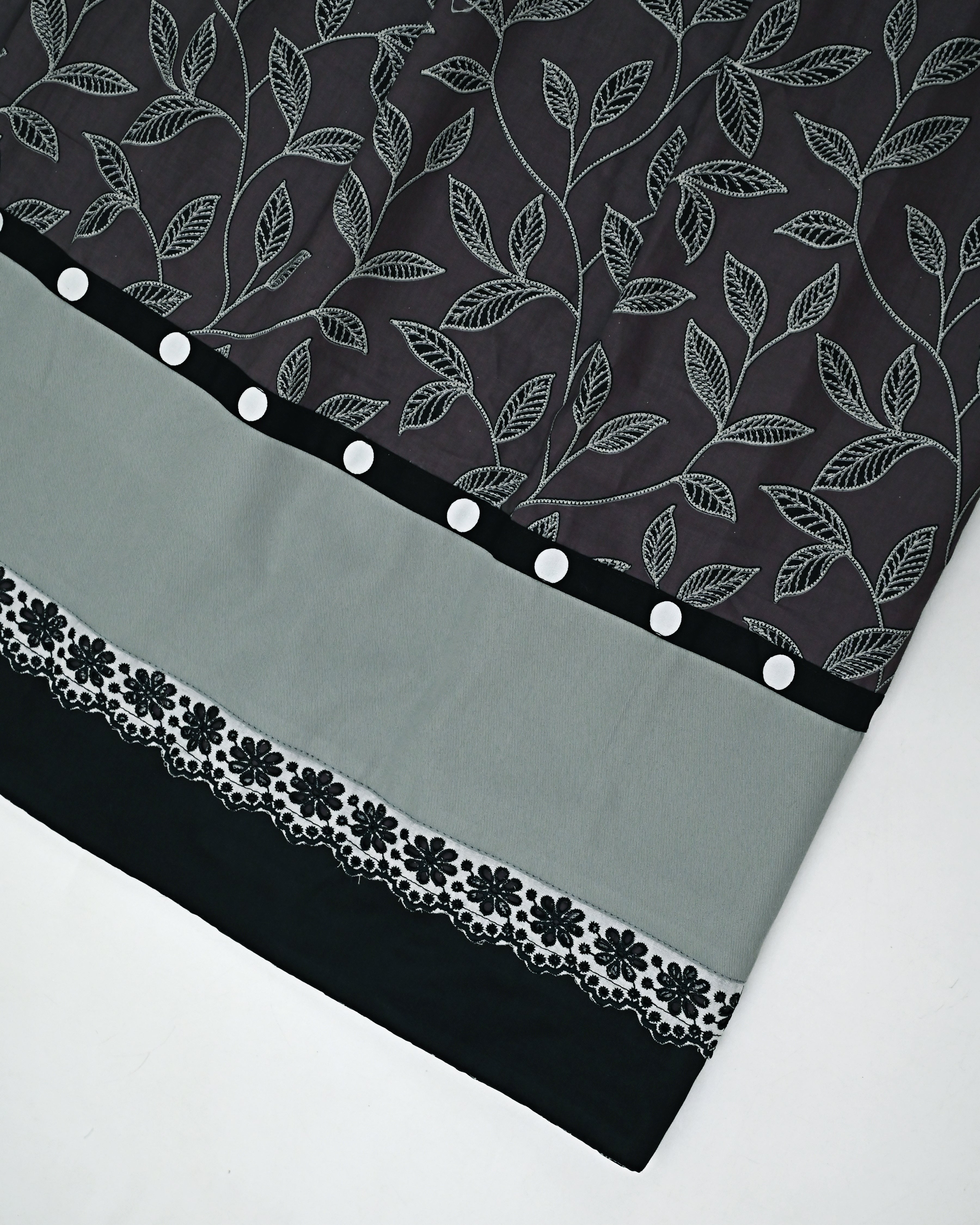 Dark Charcoal Grey Self Leafy Print Rida With Smart Grey Panel & Smart Dark Lace-1500/-
