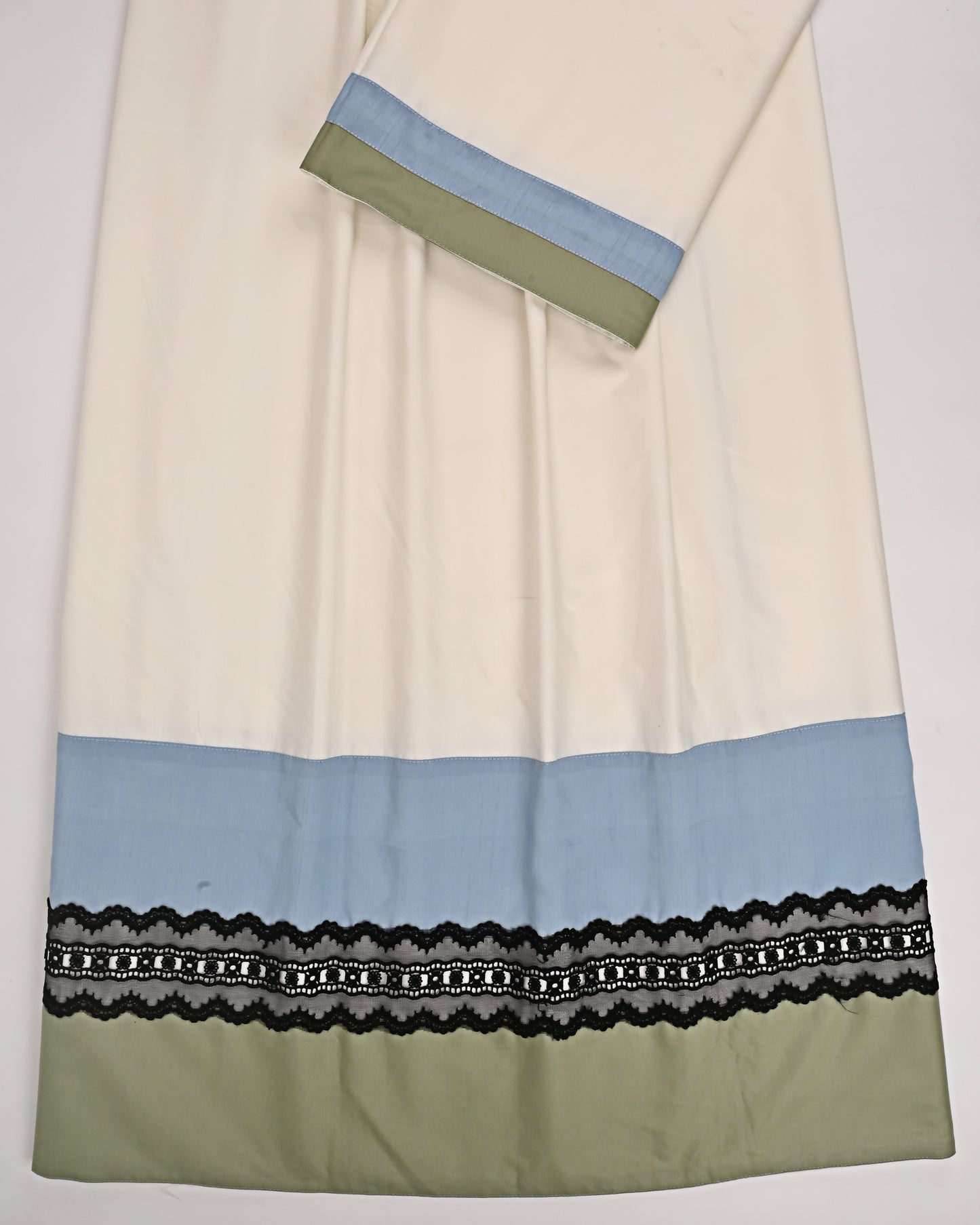Off White Rida With Blue & Green Panel & Black Lace