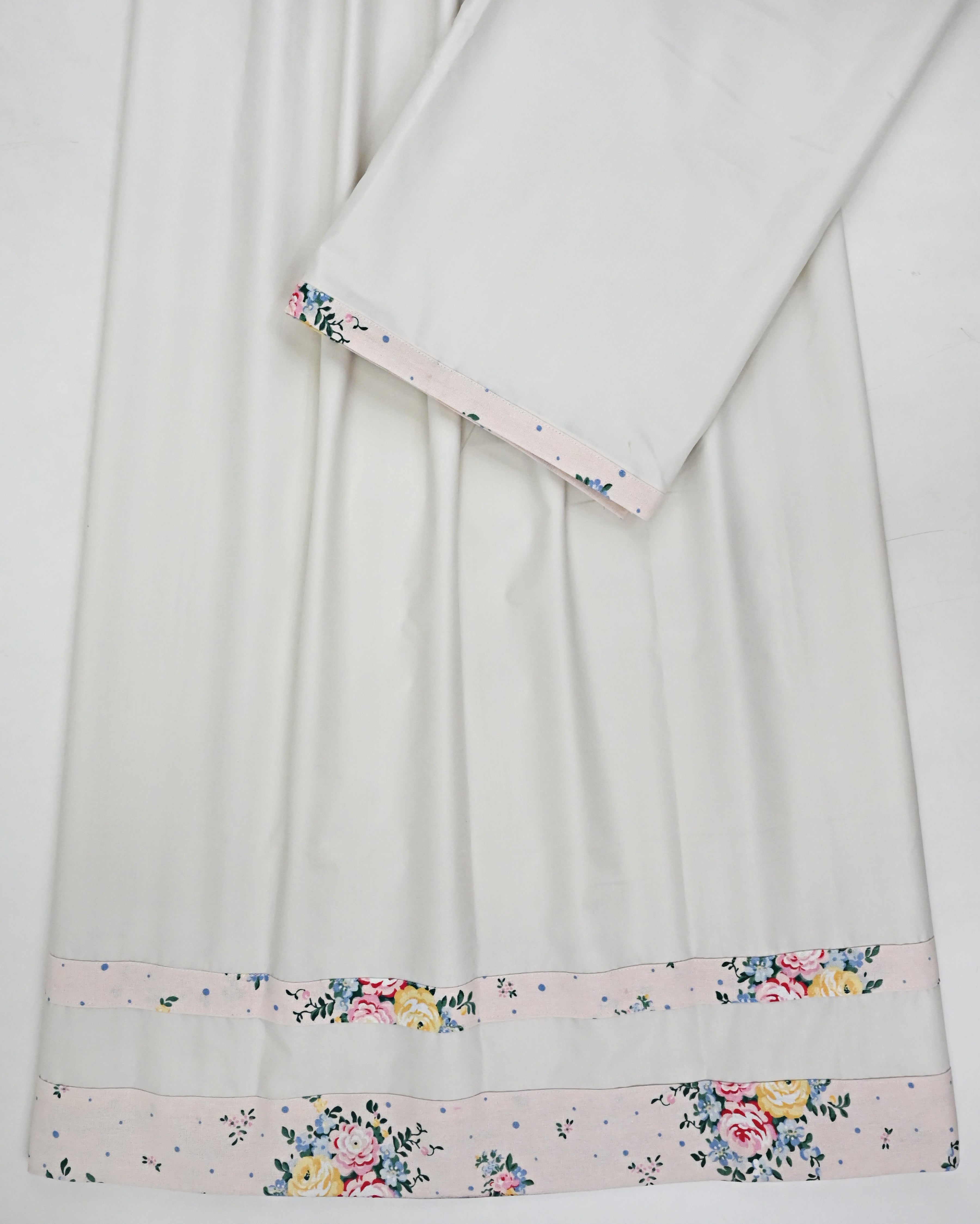 Off White Ohbat Rida With Smart Floral Print Panel & Smart Patti