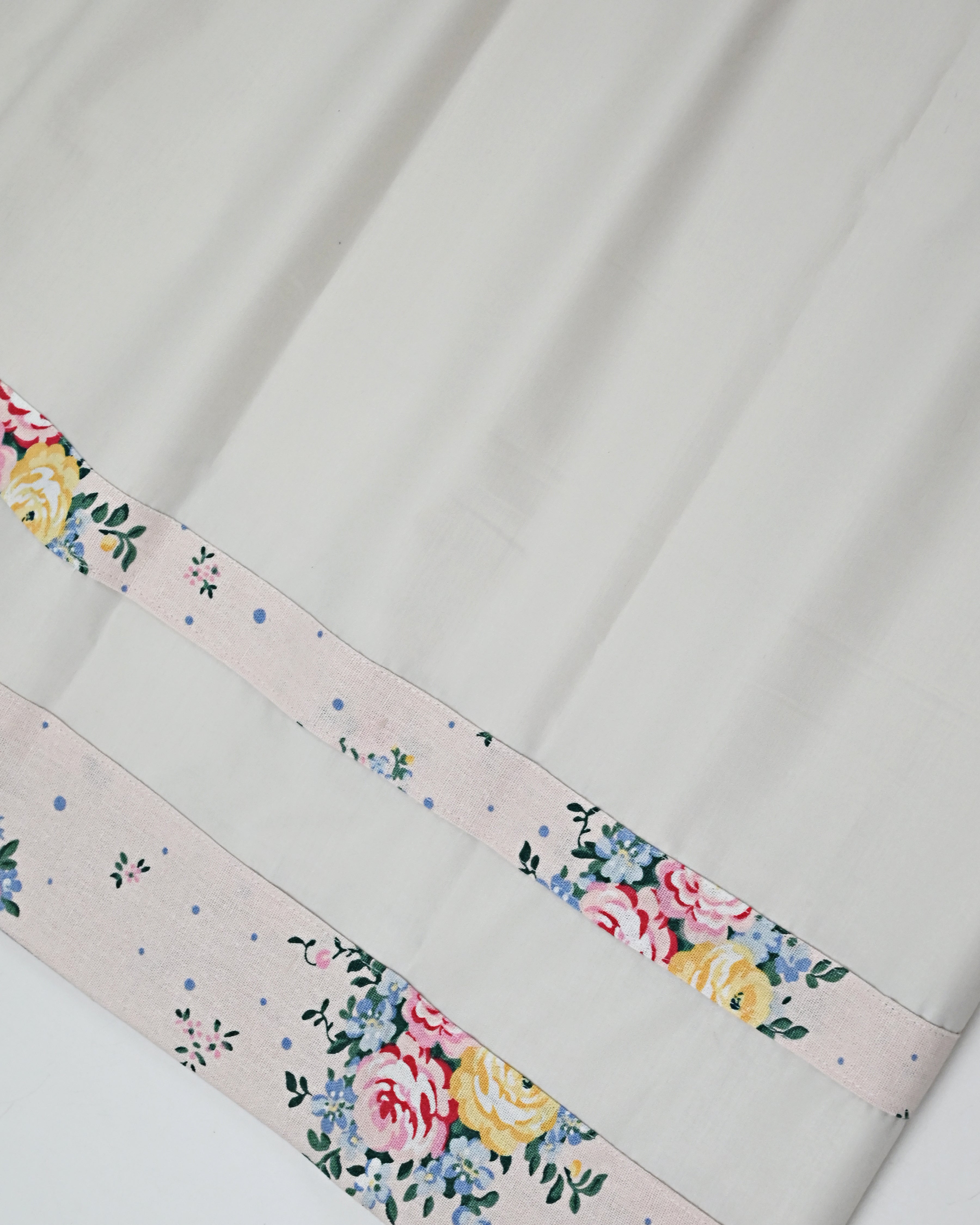 Off White Ohbat Rida With Smart Floral Print Panel & Smart Patti
