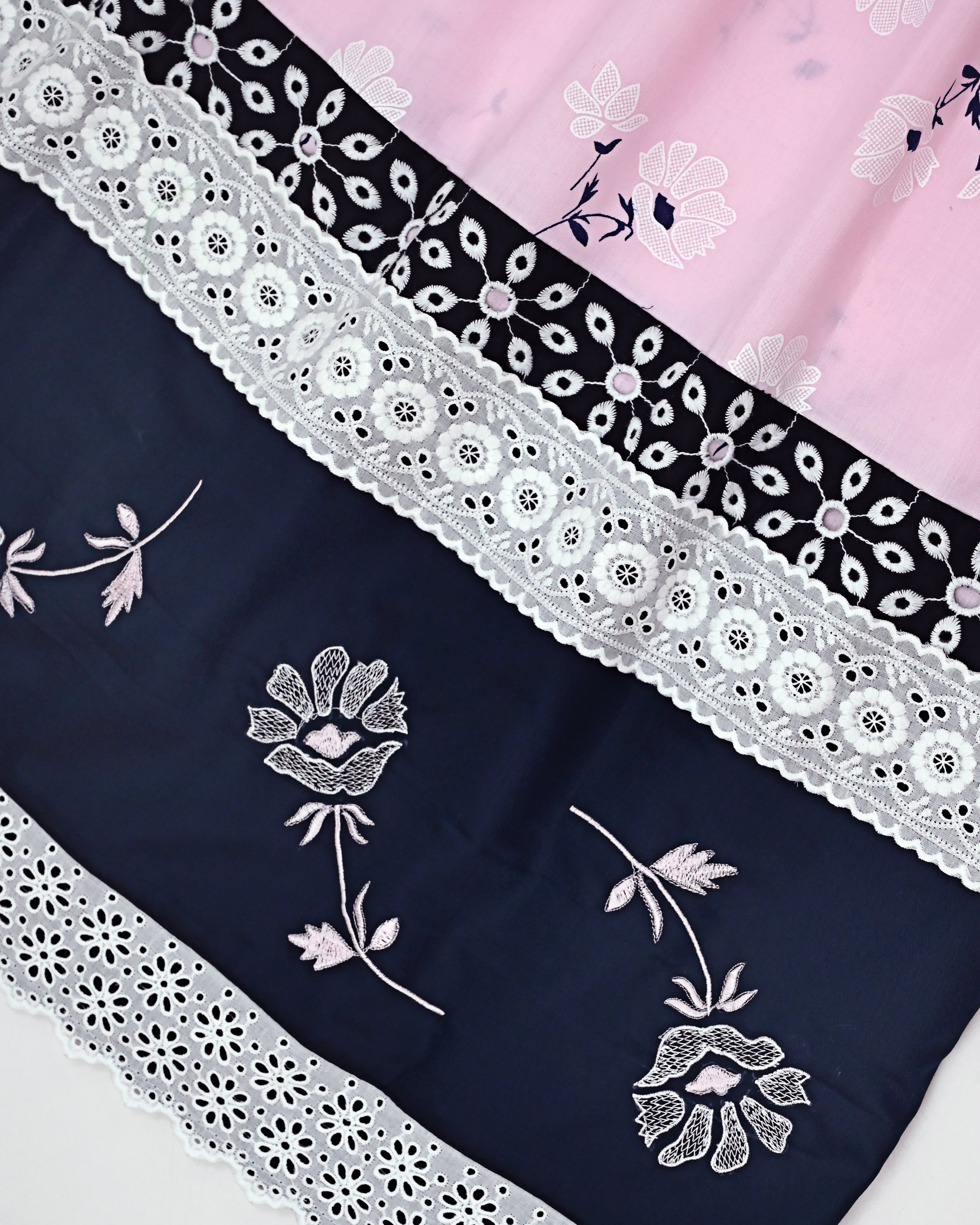 Baby Pink Floral Print Rida With Black & White Panel Lace & Floral Embroidery Work