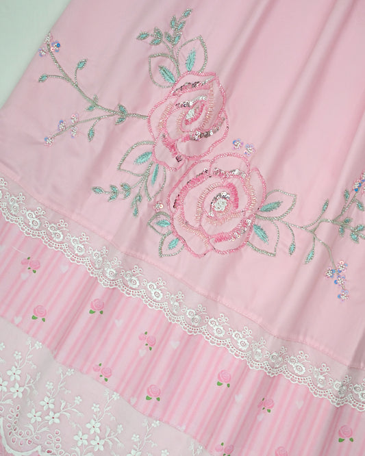 Baby Pink Rida With Smart Lace Floral Print Panel & Floral Aari Work Bunch