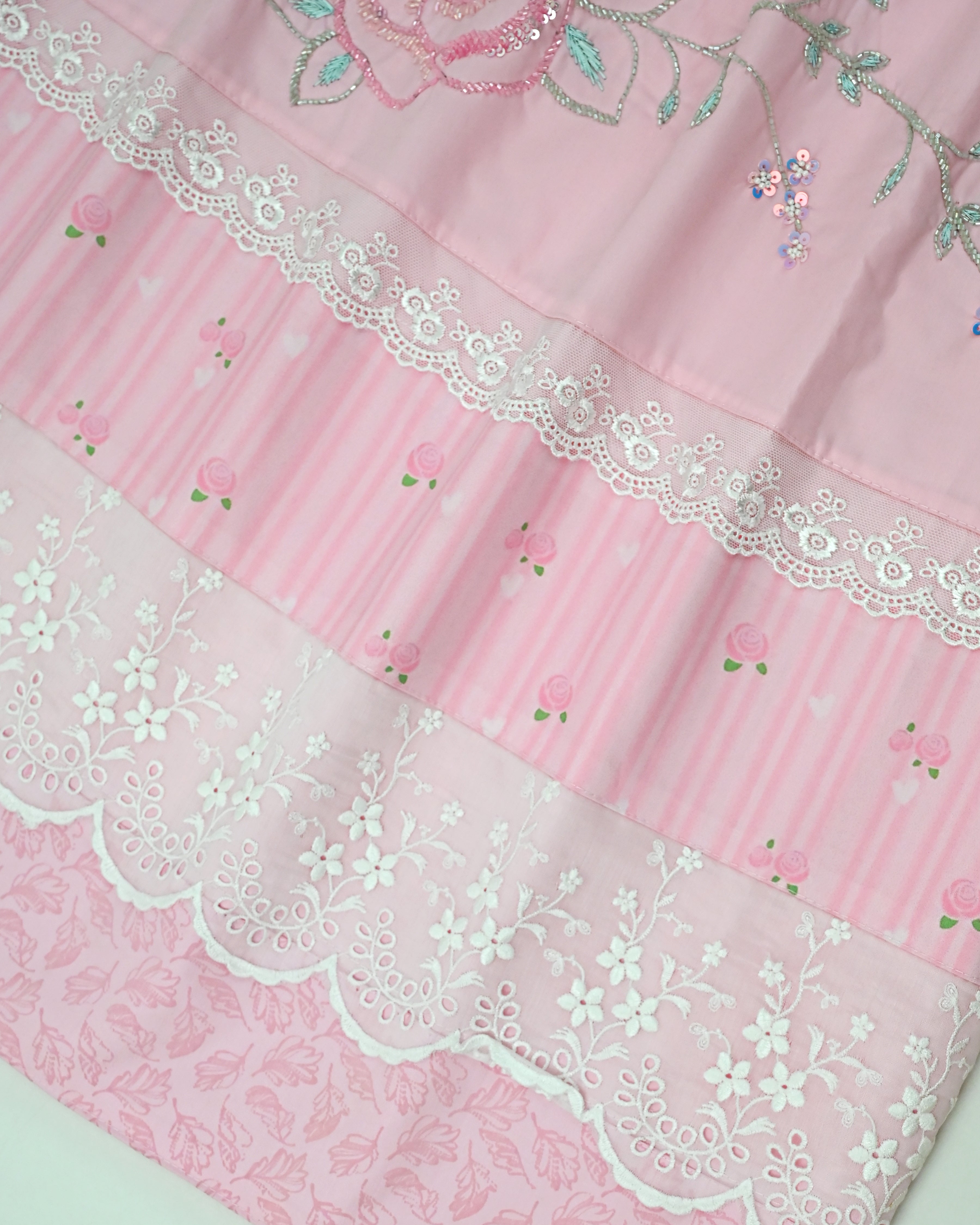 Baby Pink Rida With Smart Lace Floral Print Panel & Floral Aari Work Bunch