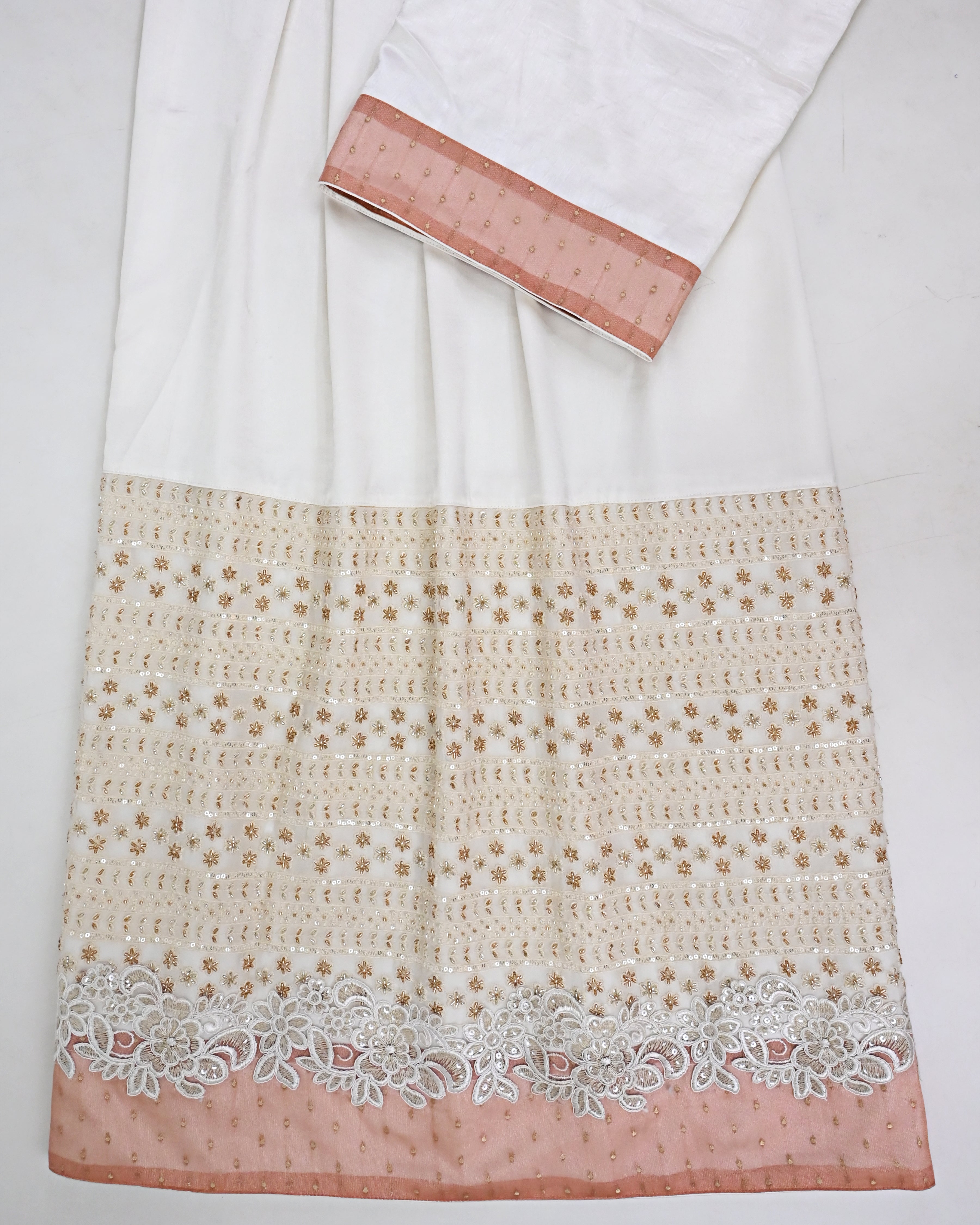 Ivory Rida With Heavy Look Golden Lace & Smart White Shining Lace & Panel