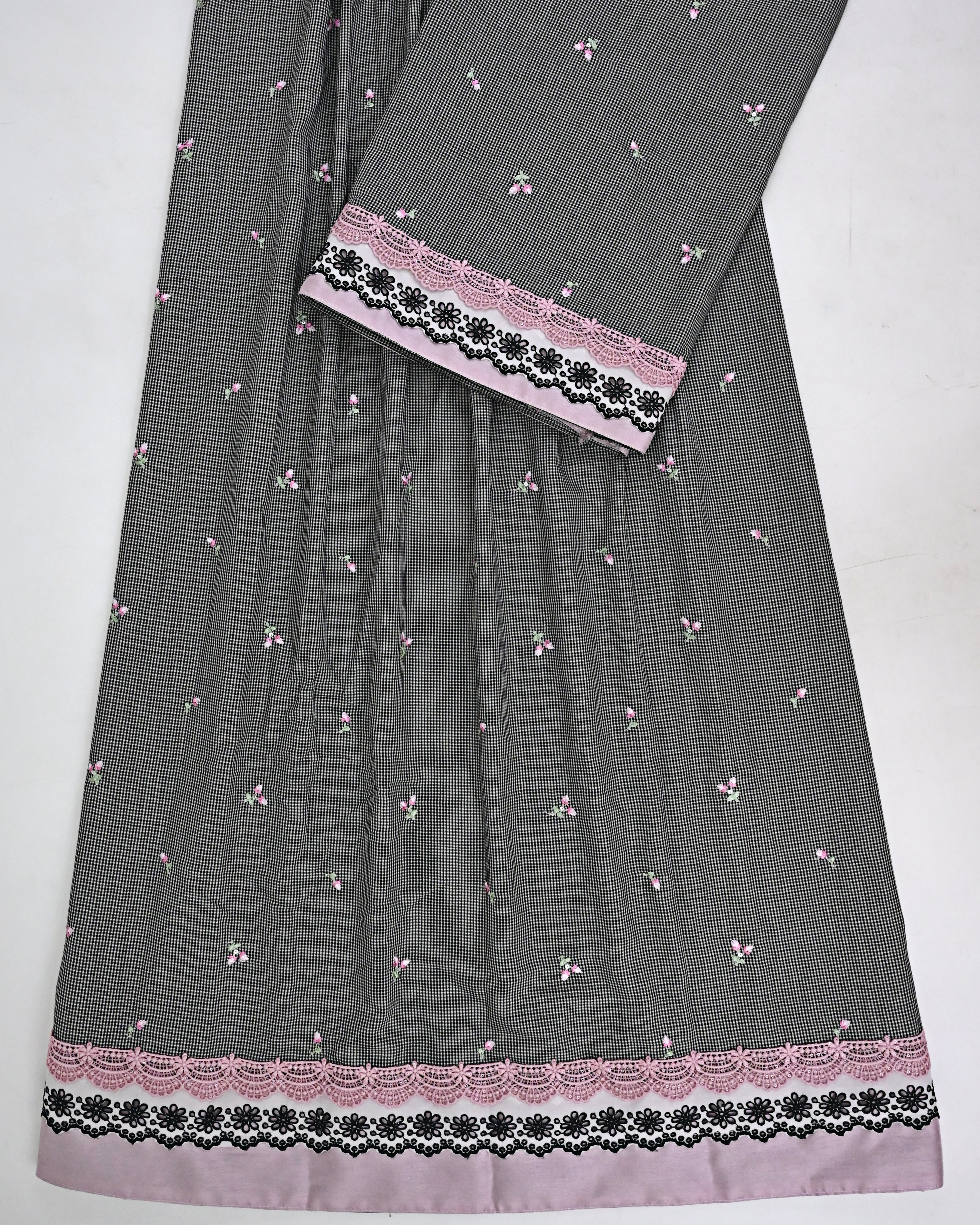 Black White Small Cheks Rida With Smart Lace Panel & All Over Floral Booties