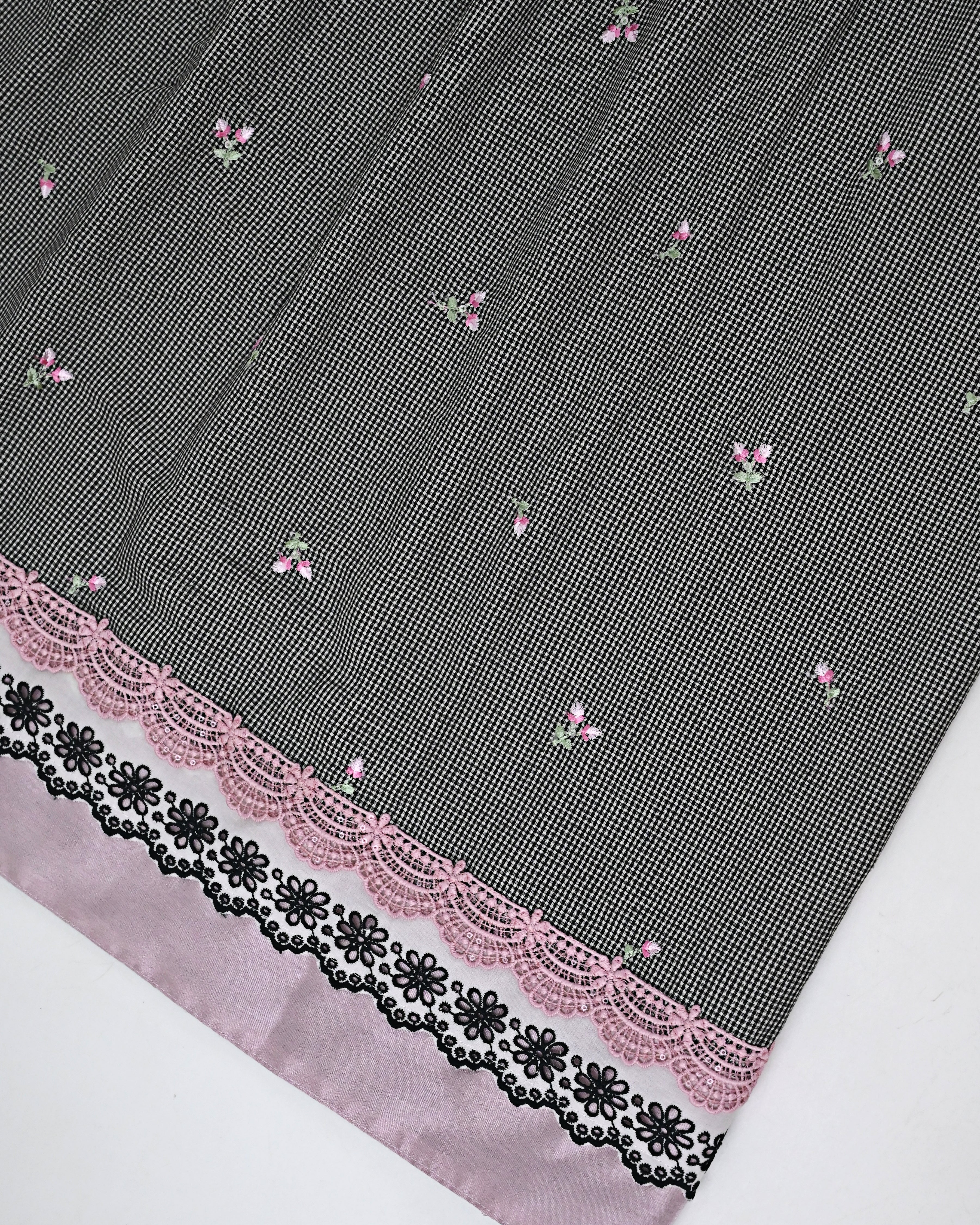 Black White Small Cheks Rida With Smart Lace Panel & All Over Floral Booties