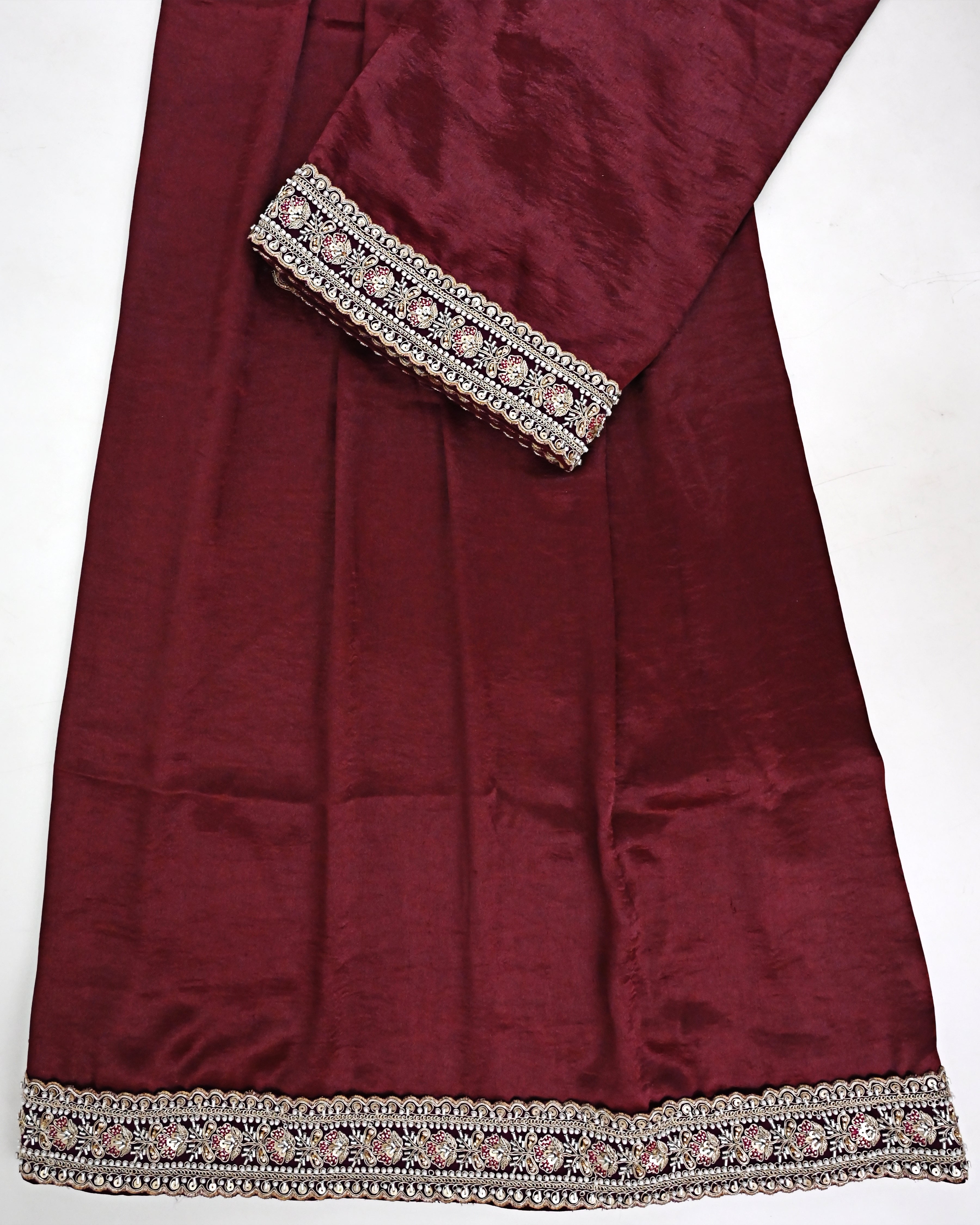 Dark Maroon Rida With Heavy Look Golden Lace