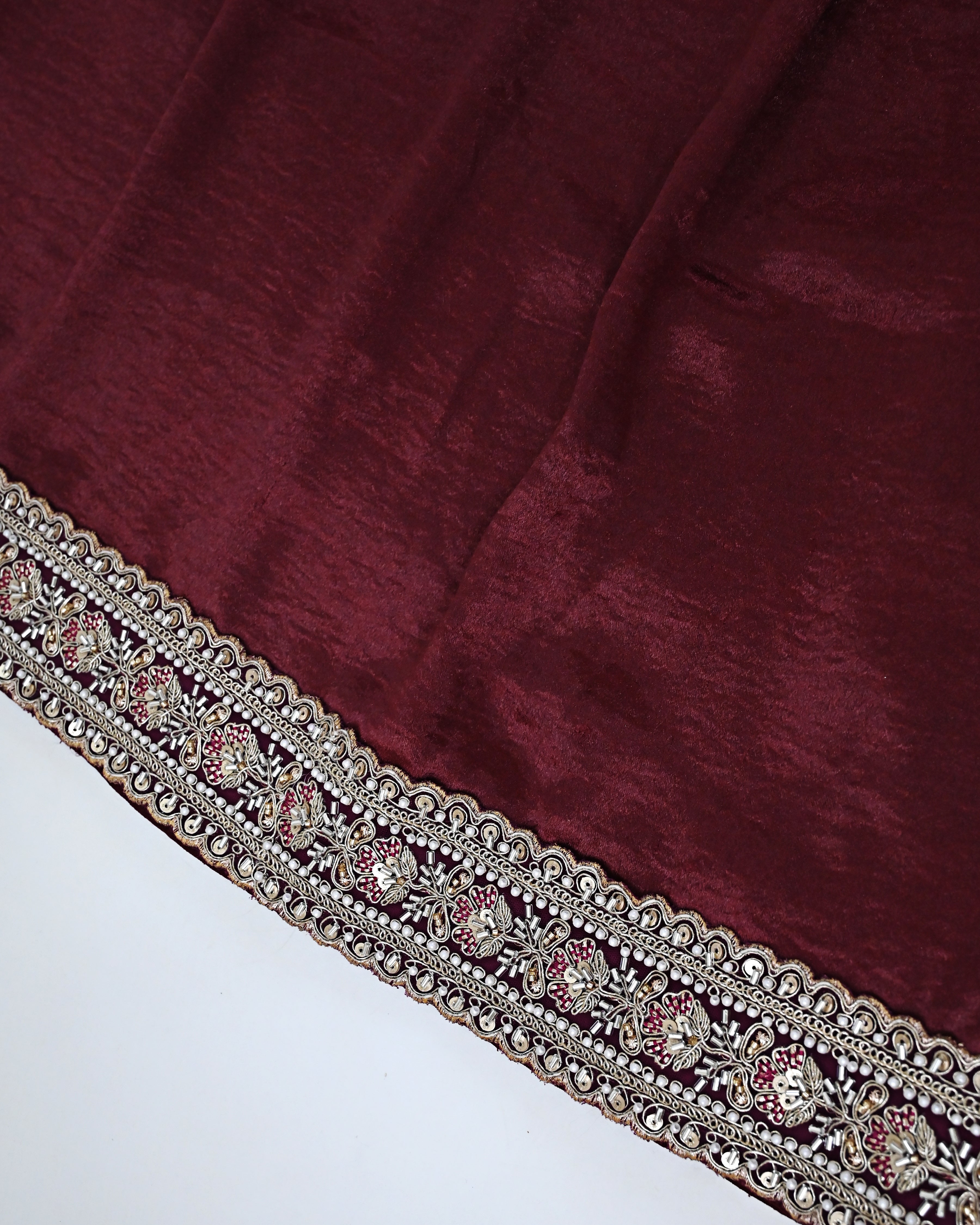 Dark Maroon Rida With Heavy Look Golden Lace