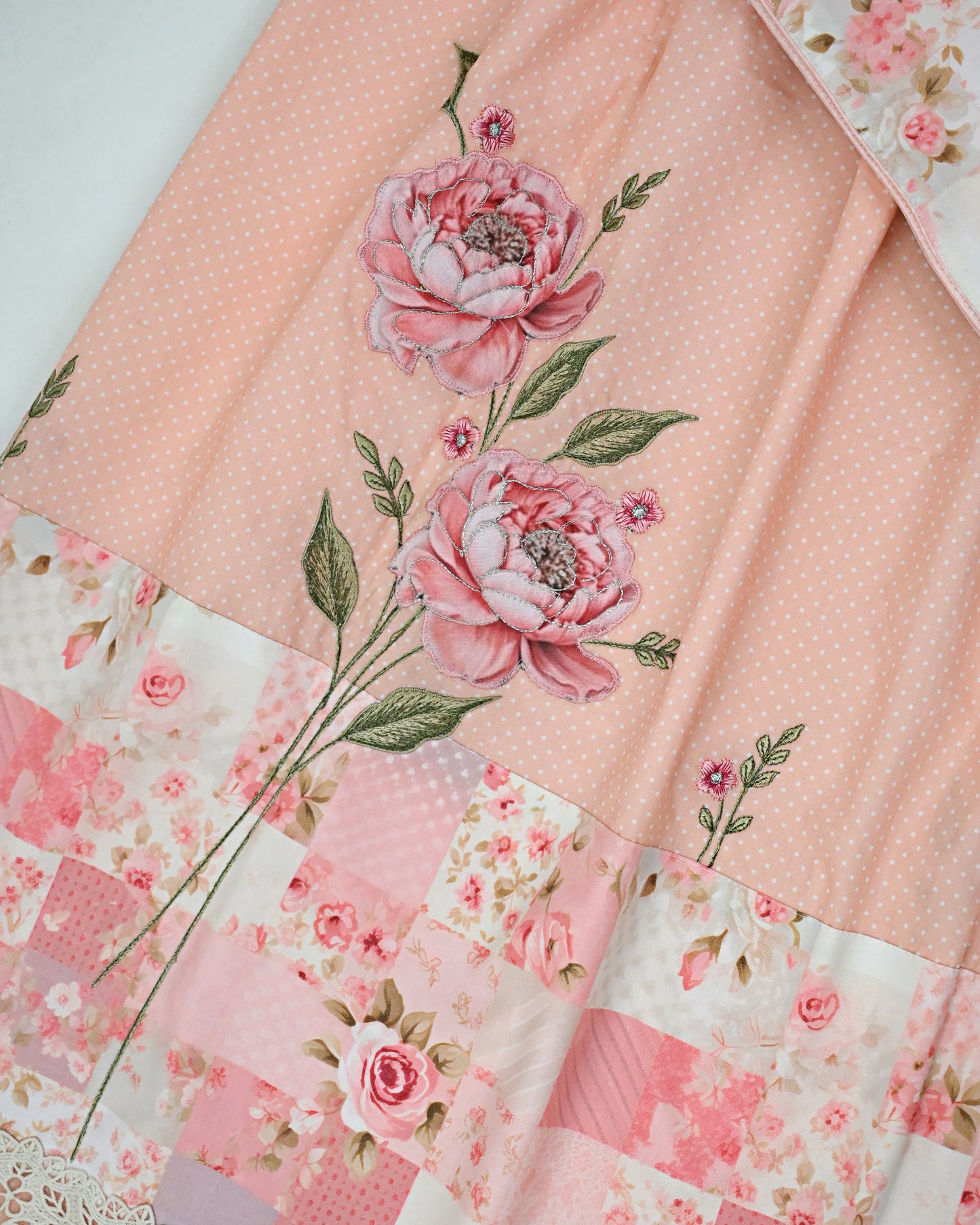 Light Peach White Polka Dots Rida With Smart Lace & Beautiful Design Panel Floral Work