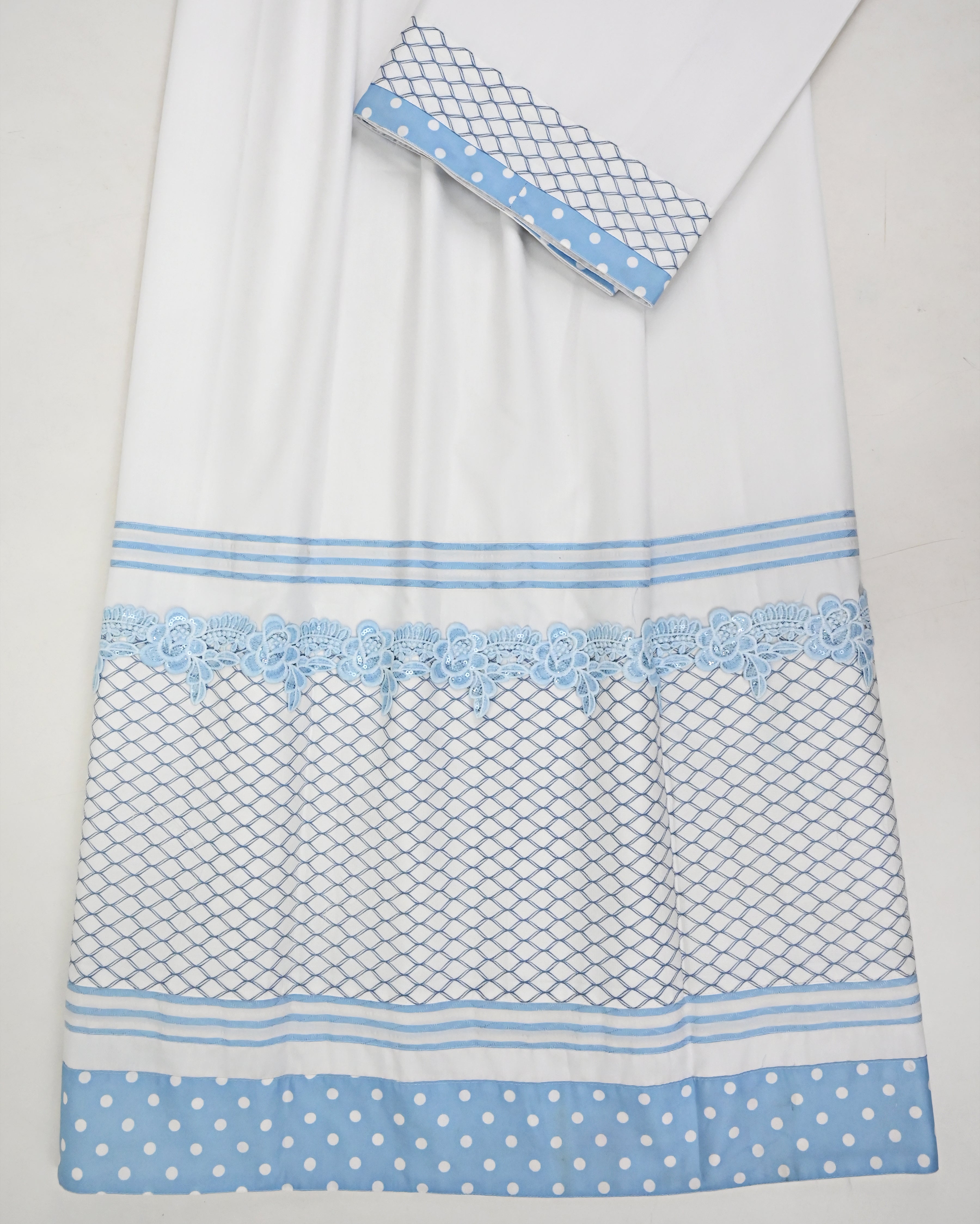 White Rida With Honey Comb Dots Panel & Smart Lace Patti