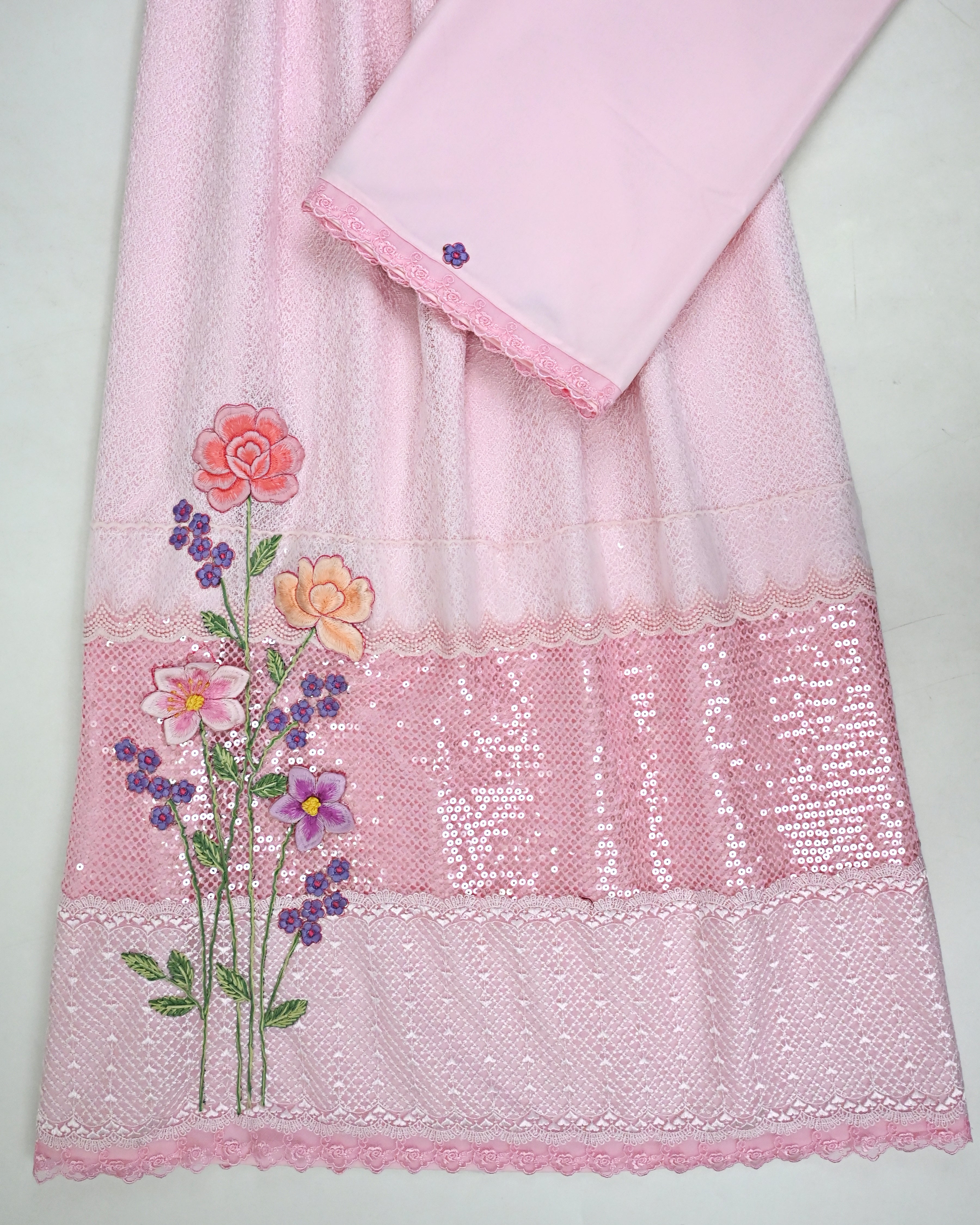 Baby Pink Heavy Material Rida With Smart Shining Tikri Panel Floral Work
