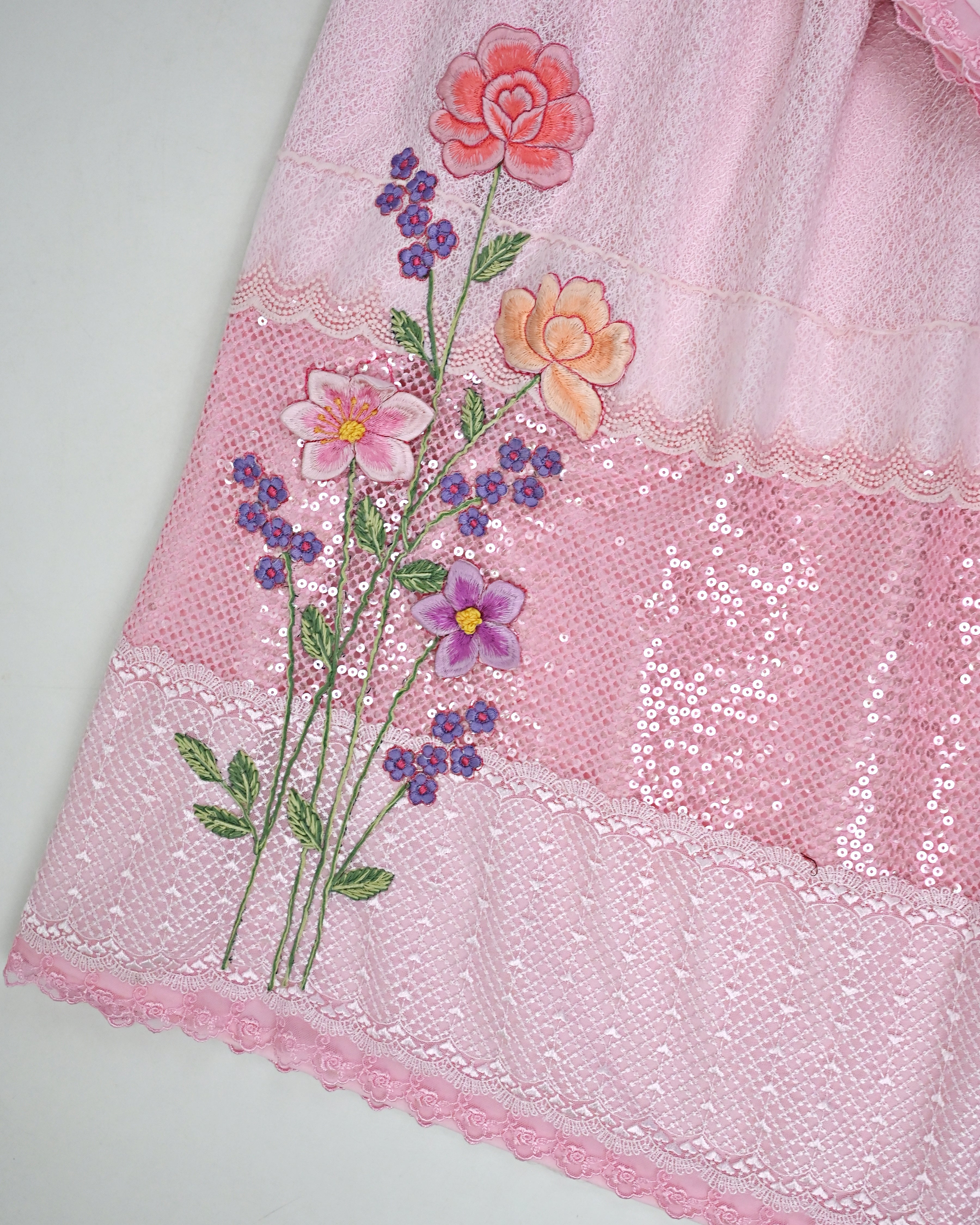 Baby Pink Heavy Material Rida With Smart Shining Tikri Panel Floral Work