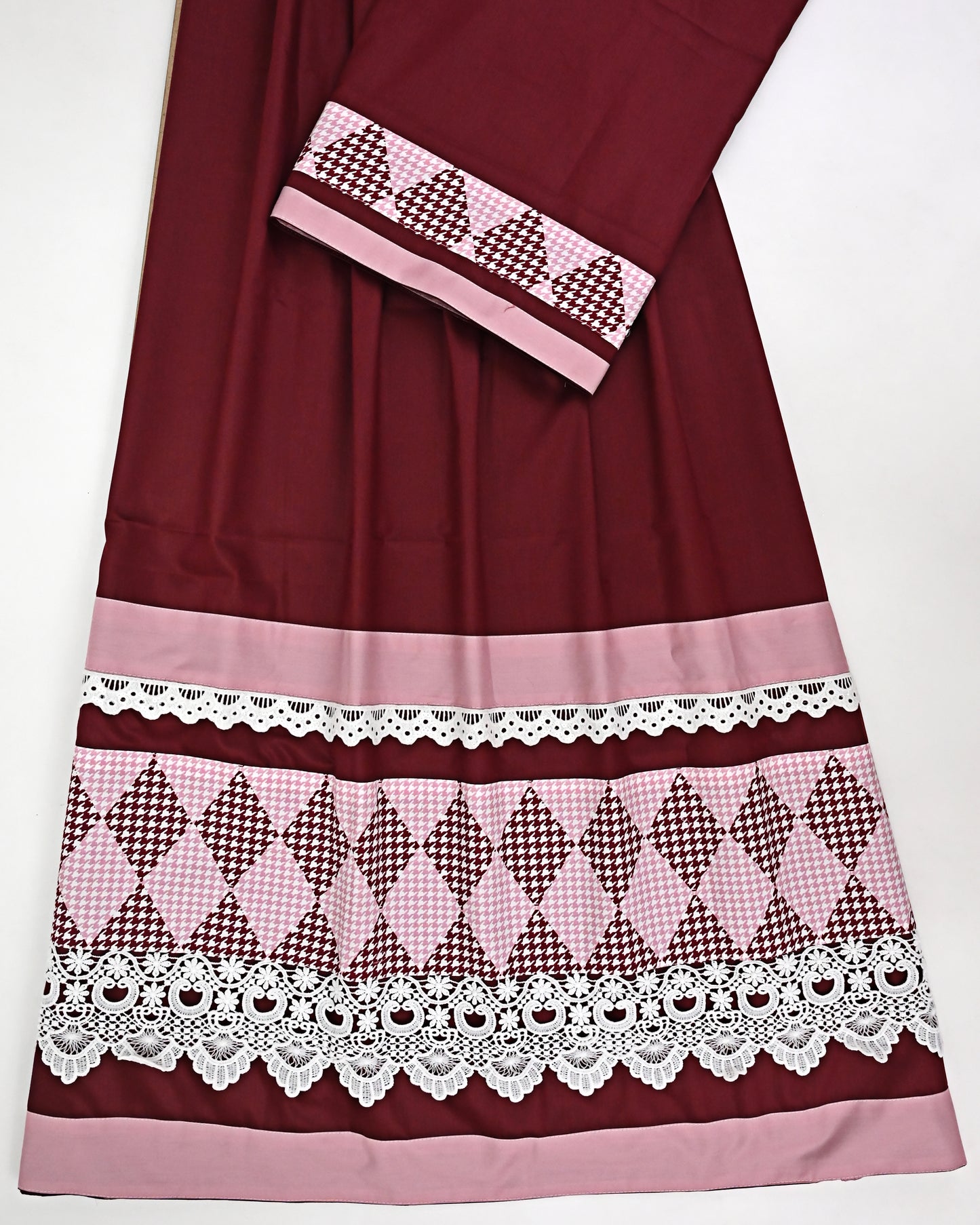 Maroon Rida With Smart Design Panel & Smart White Lace