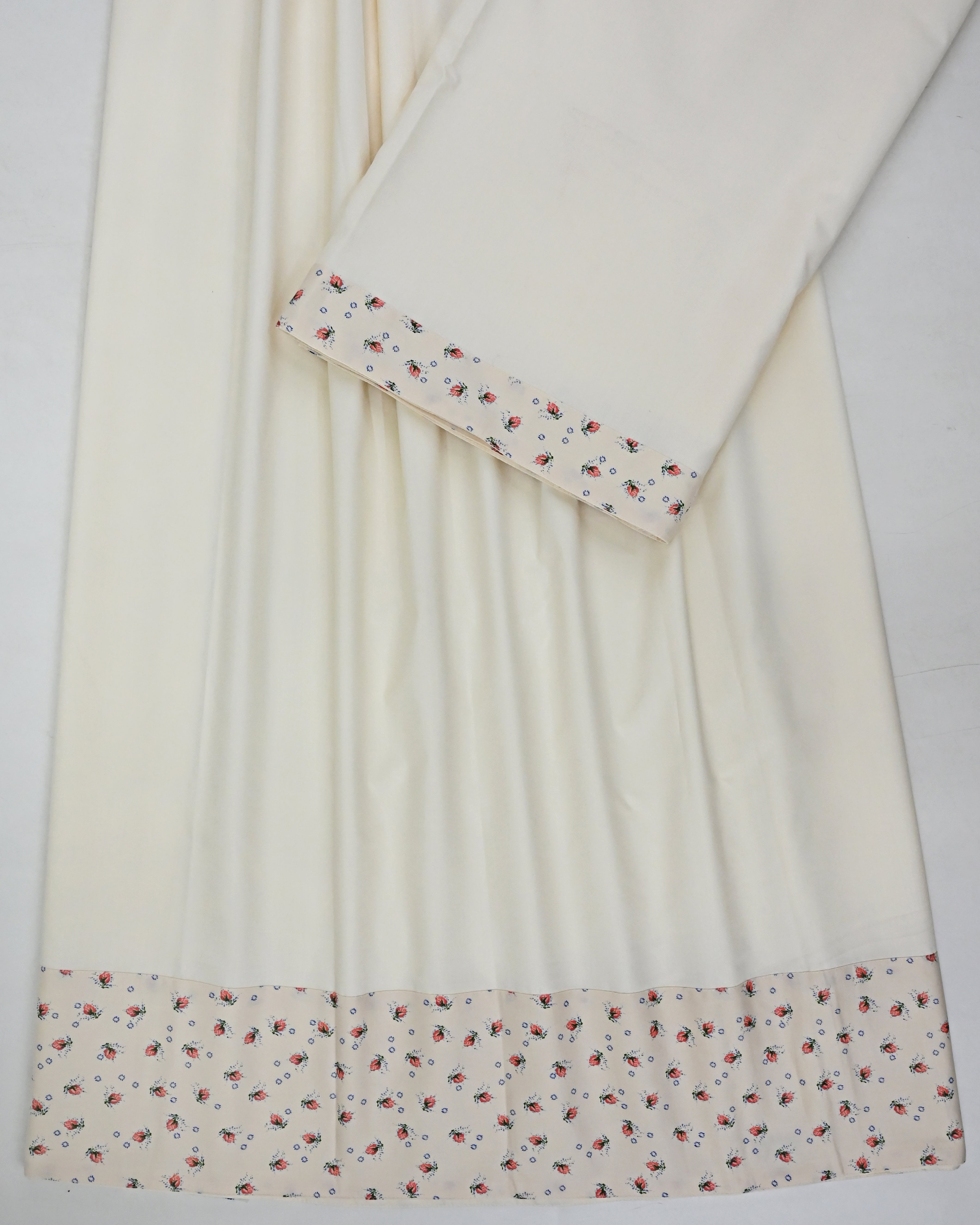 Ivory Ohbat Rida With Smart Floral Panel