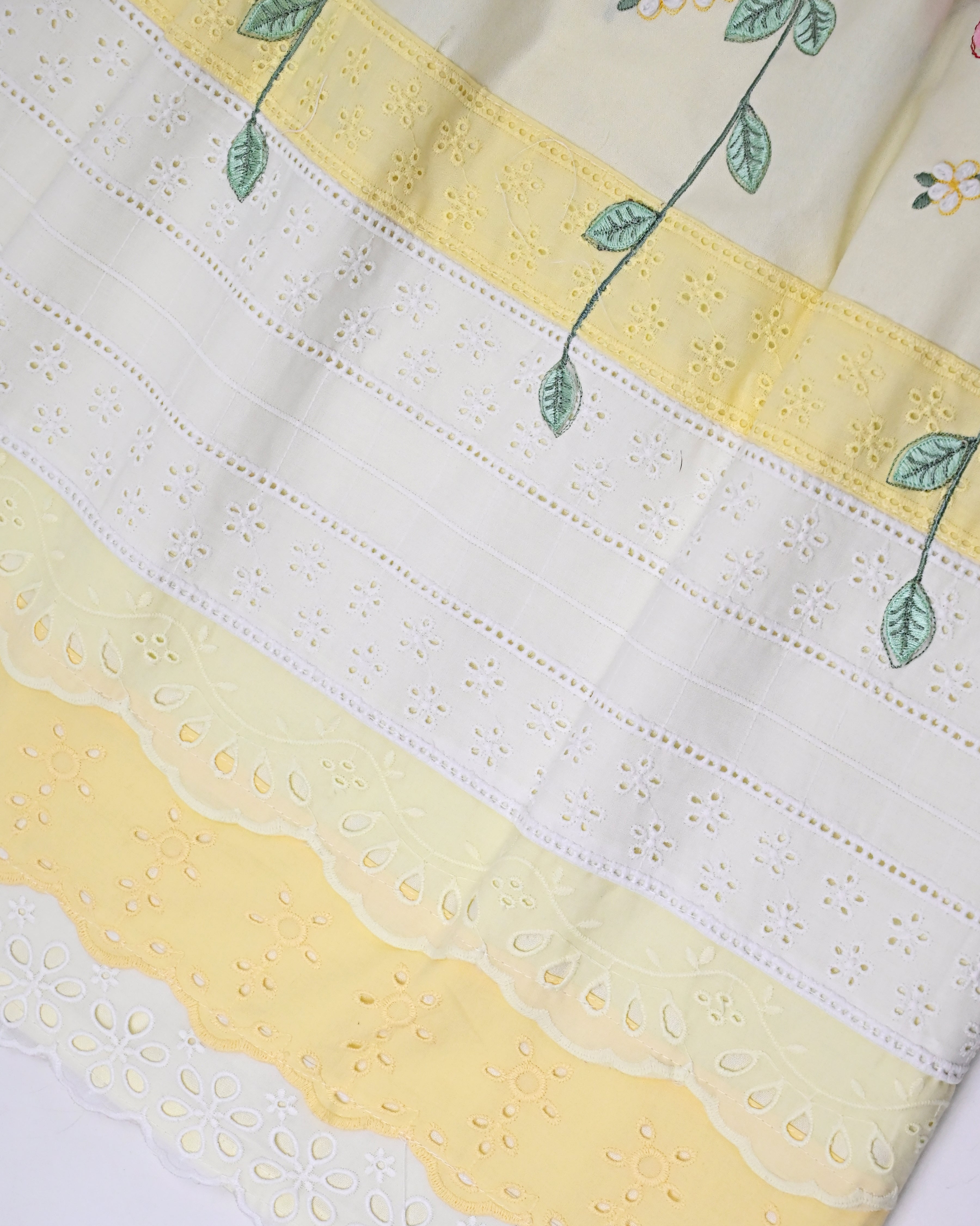 Ivory Rida With Smart Heavy Lacing & Beautiful Floral Work