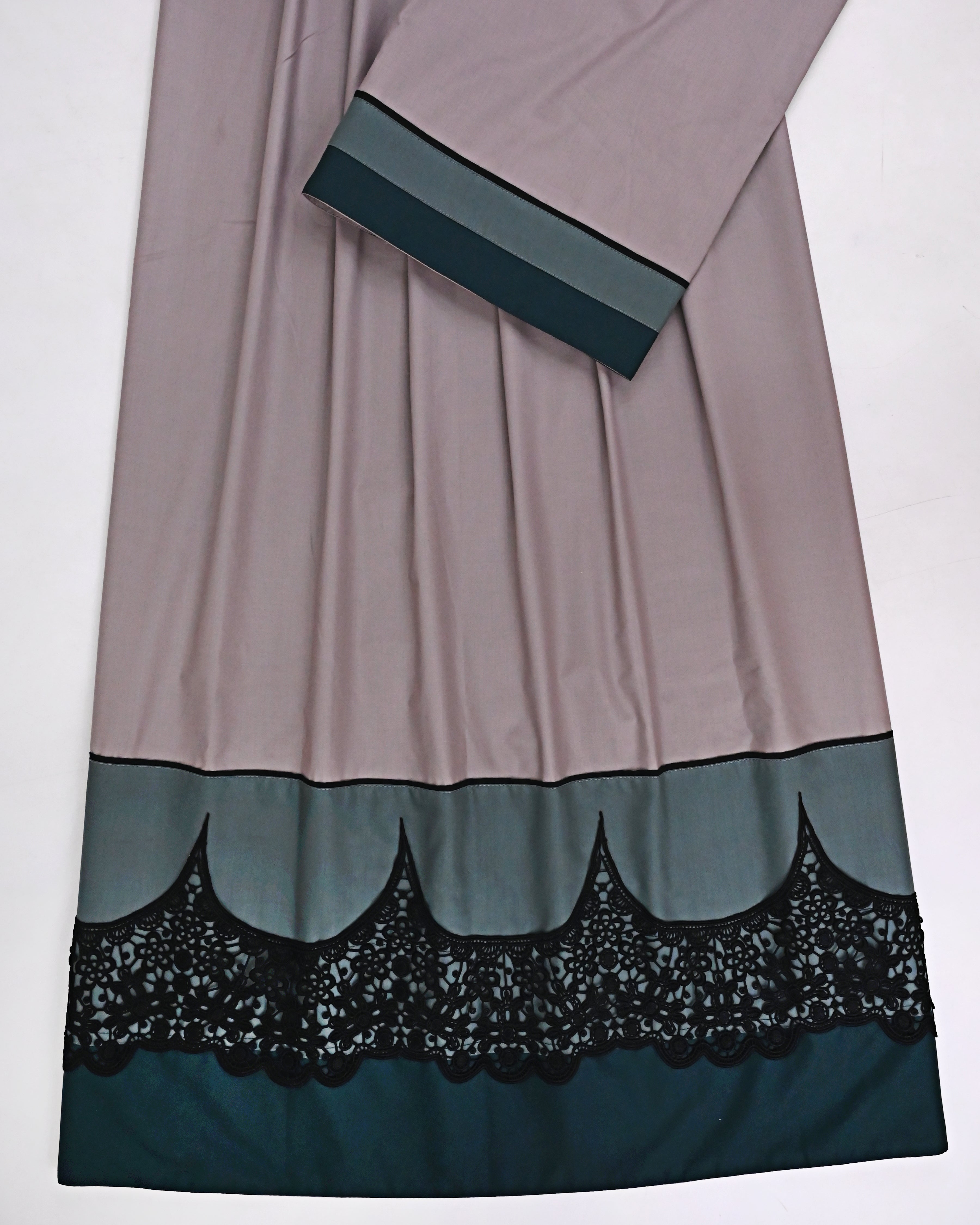 Dark Mauve Rida With Smart Black Lace & Dark Color Panel