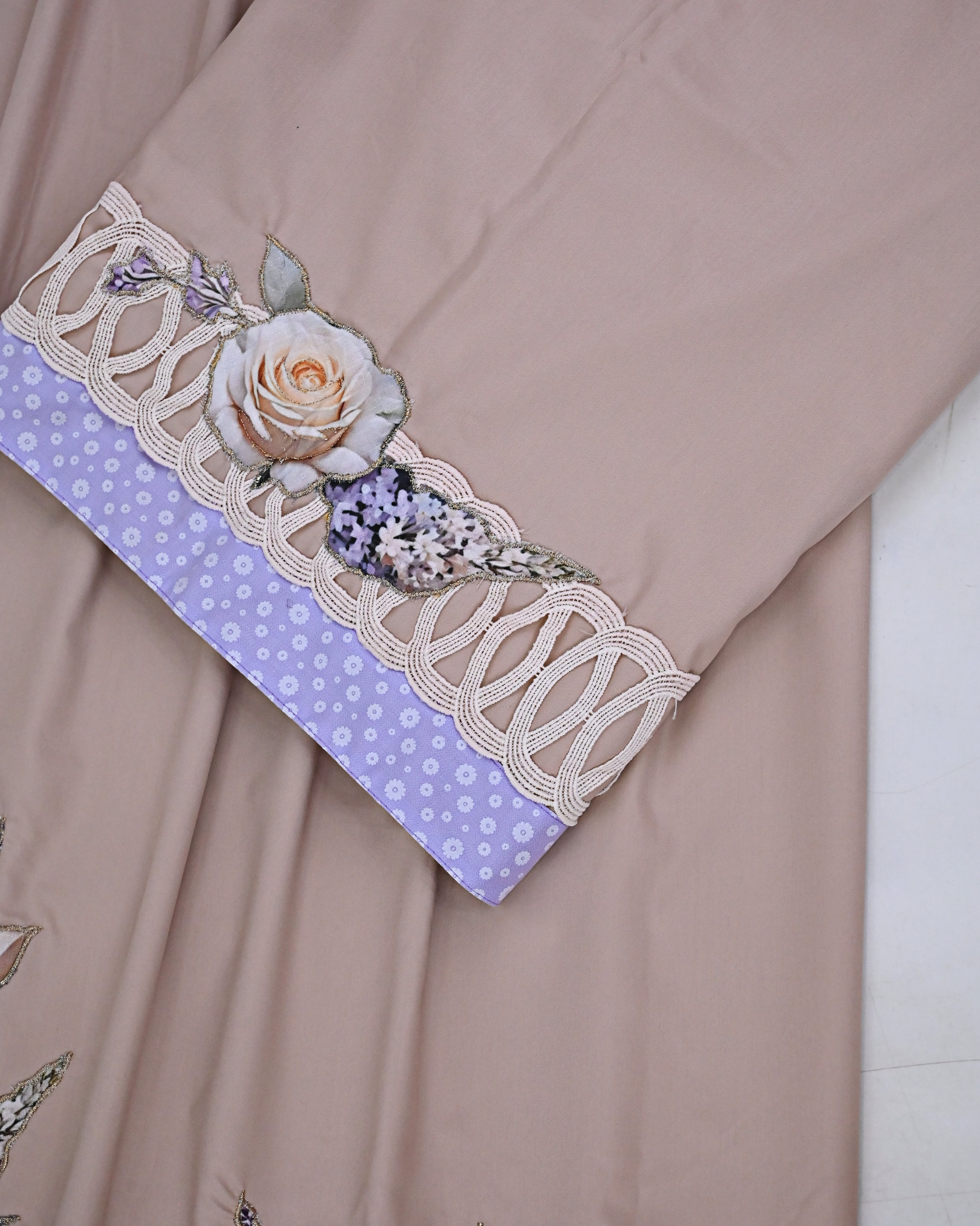 Dusty Rose Rida With Smart Lace Panel & Floral Applique Work
