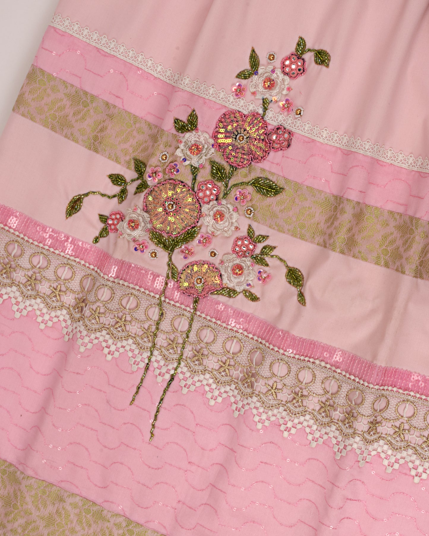 Baby Pink Rida With Smart Panel & Floral Bunch