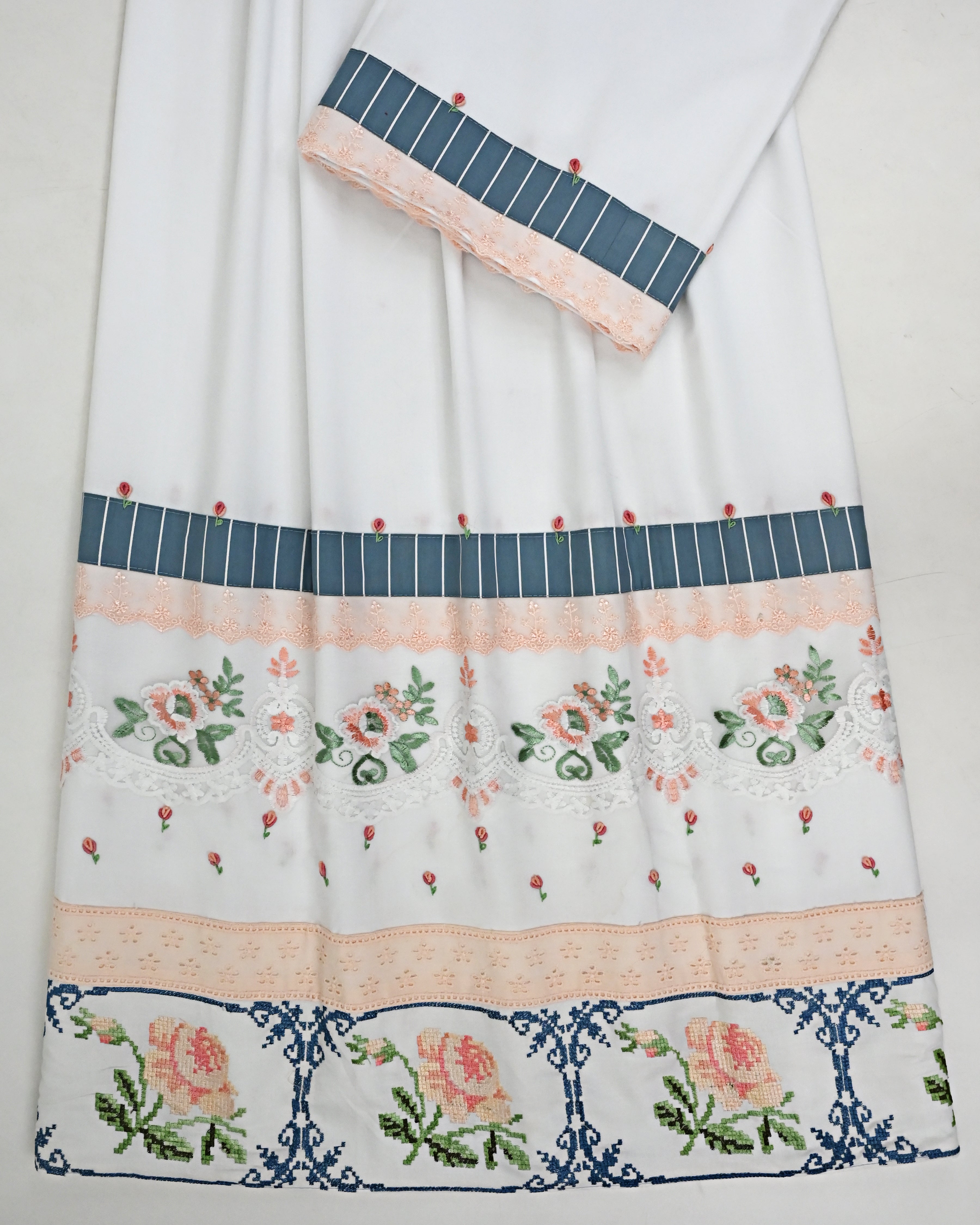 Off White Rida With Smart Panel Smart Floral Lace Bullion Work & Smart Imported Crossstich Belt