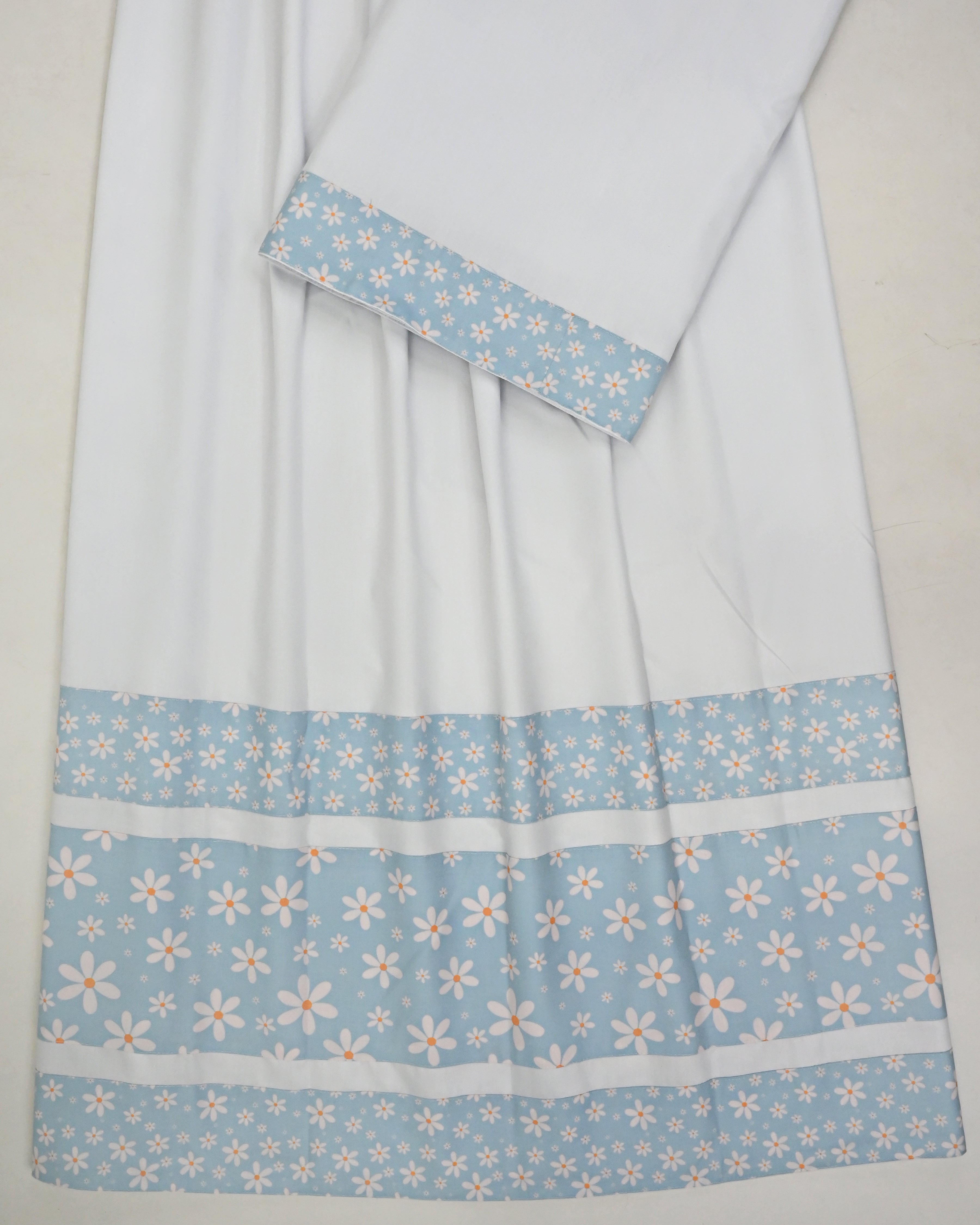 Bright White Rida With Smart Floral Printed Blue Base Panel