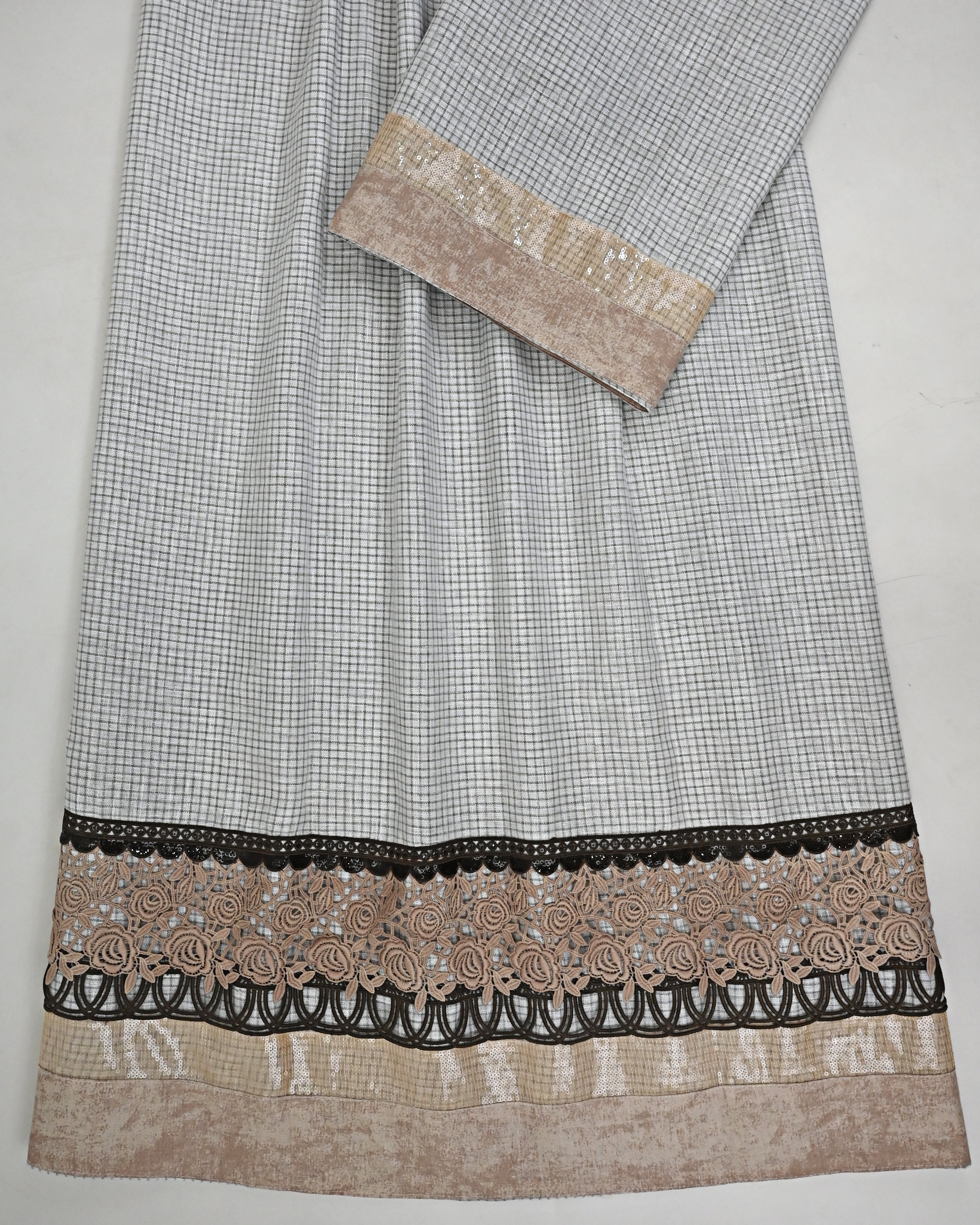 White Base Checks Heavy Material Rida With Smart Shining Lace & Smart Panel