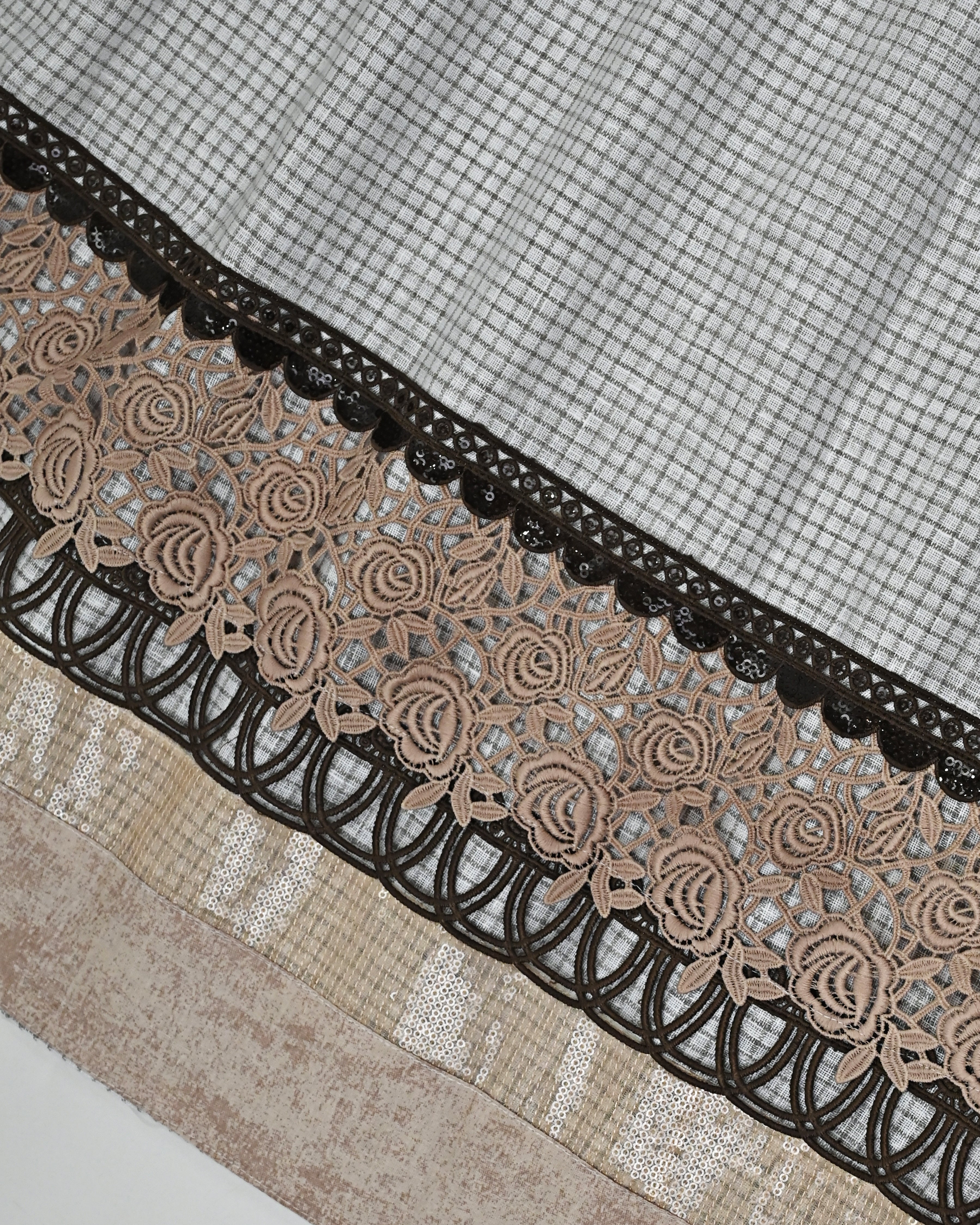 White Base Checks Heavy Material Rida With Smart Shining Lace & Smart Panel