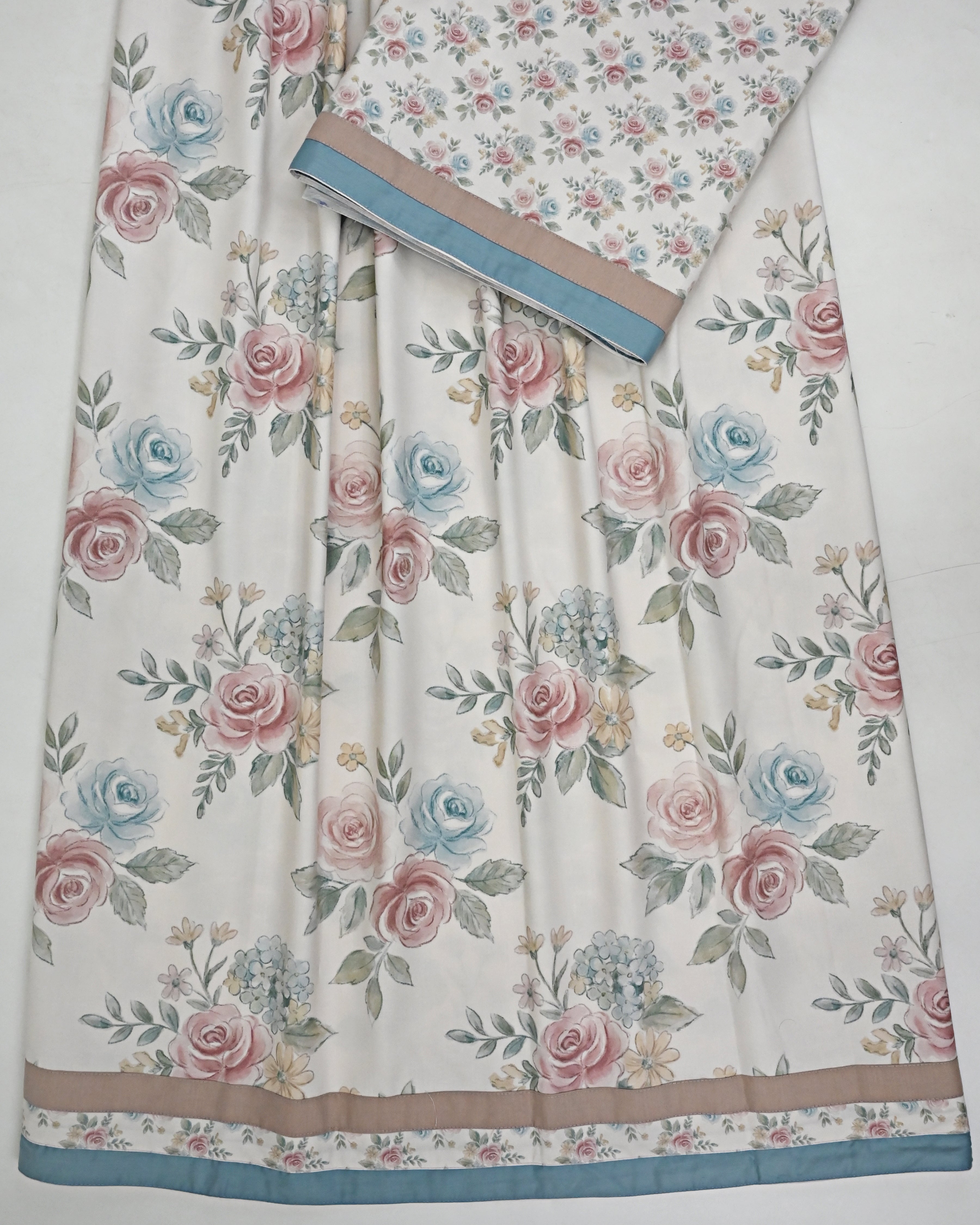 Ivory Base Smart Floral Rida With Smart Small Broad Print Design