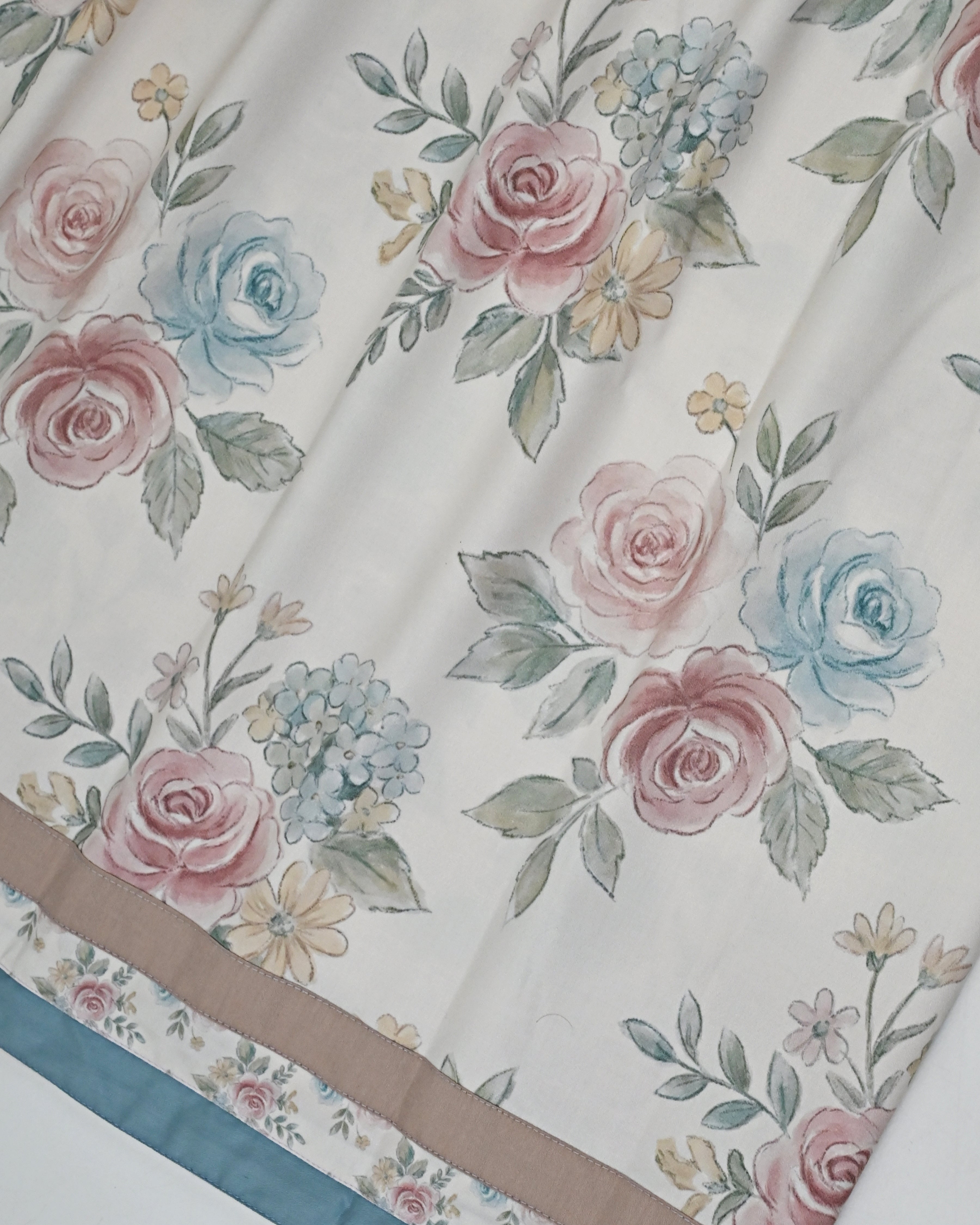 Ivory Base Smart Floral Rida With Smart Small Broad Print Design