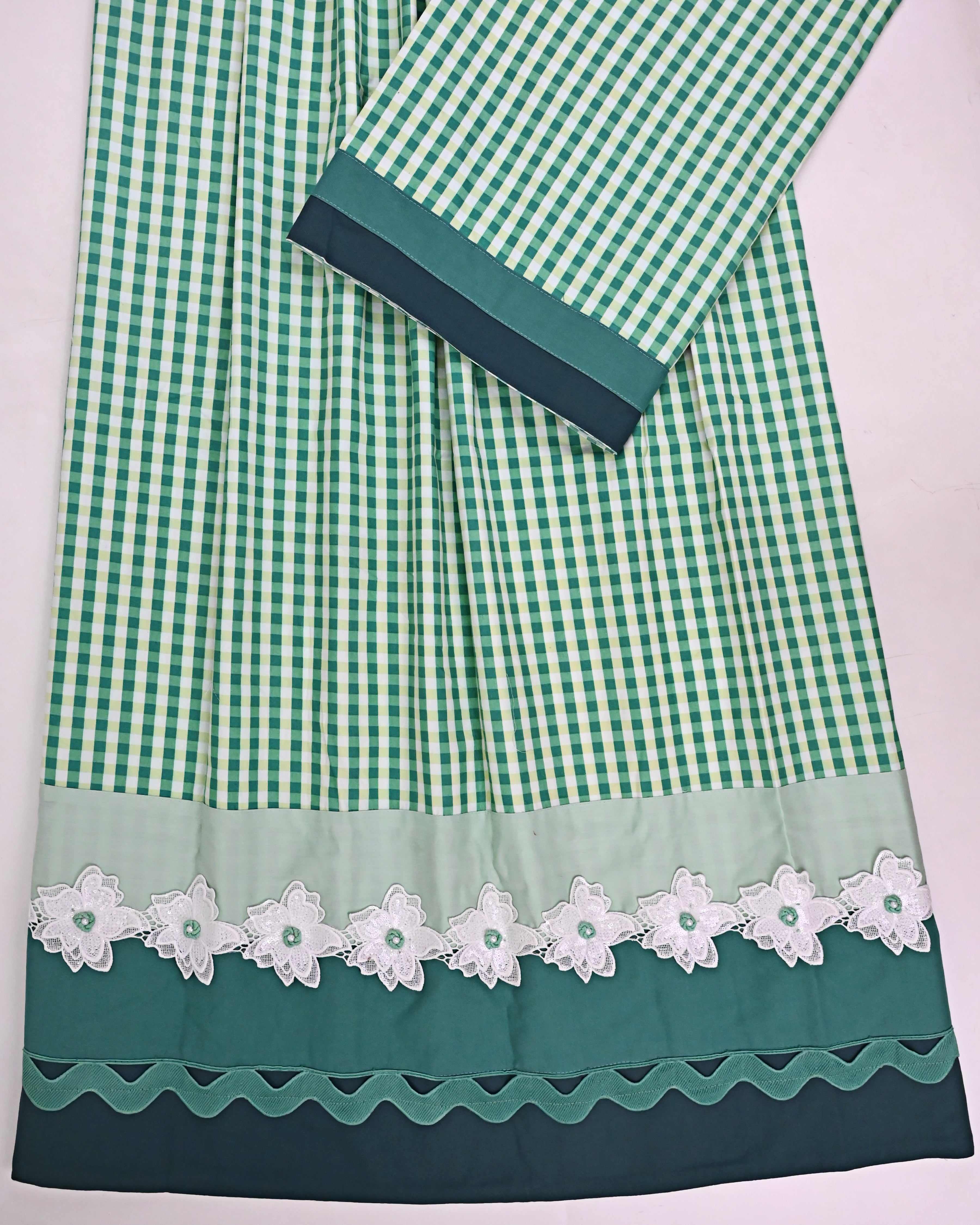 Forest Green Pale Lime Checks Rida With Green Panel & Floral Lace With Bullion