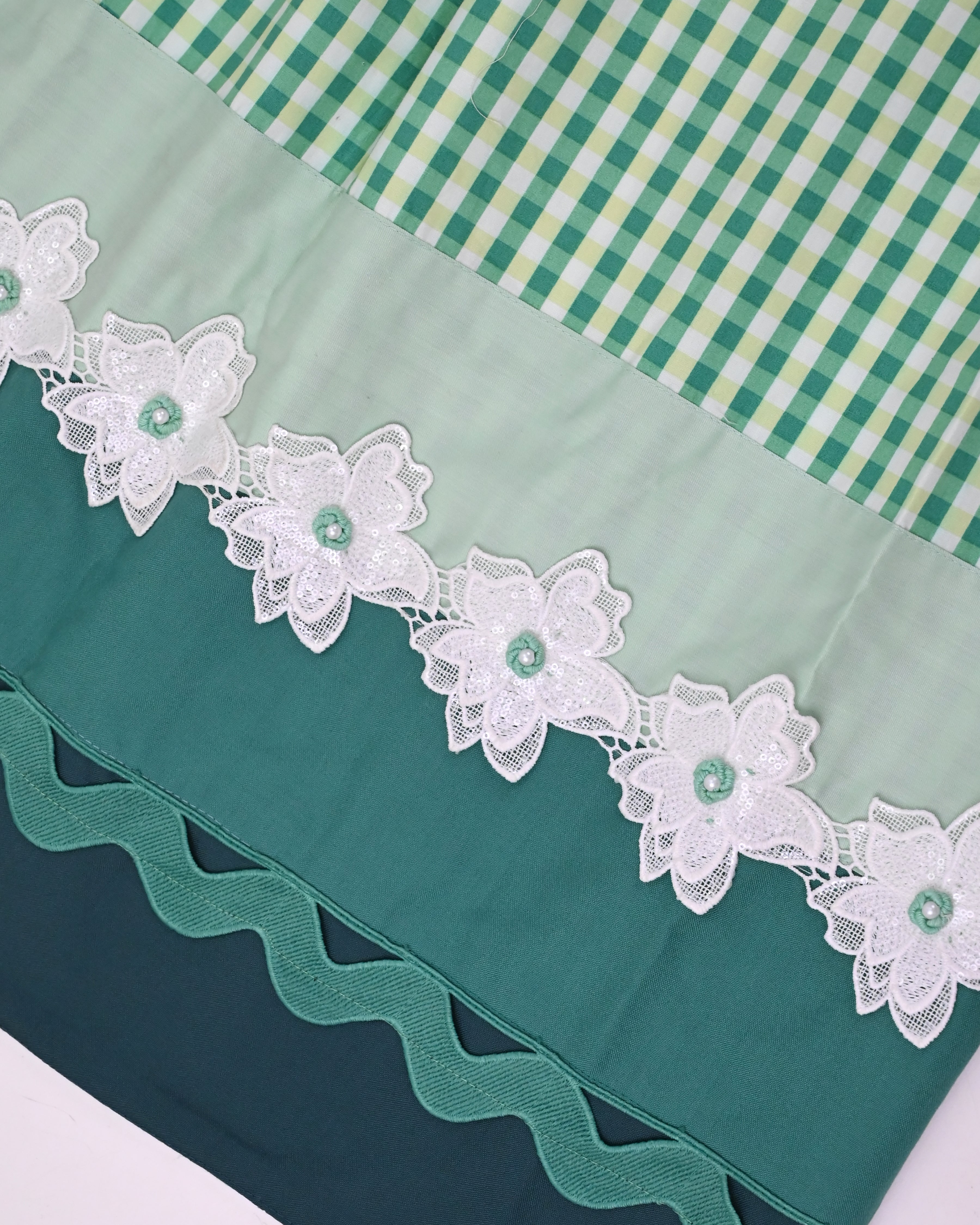 Forest Green Pale Lime Checks Rida With Green Panel & Floral Lace With Bullion