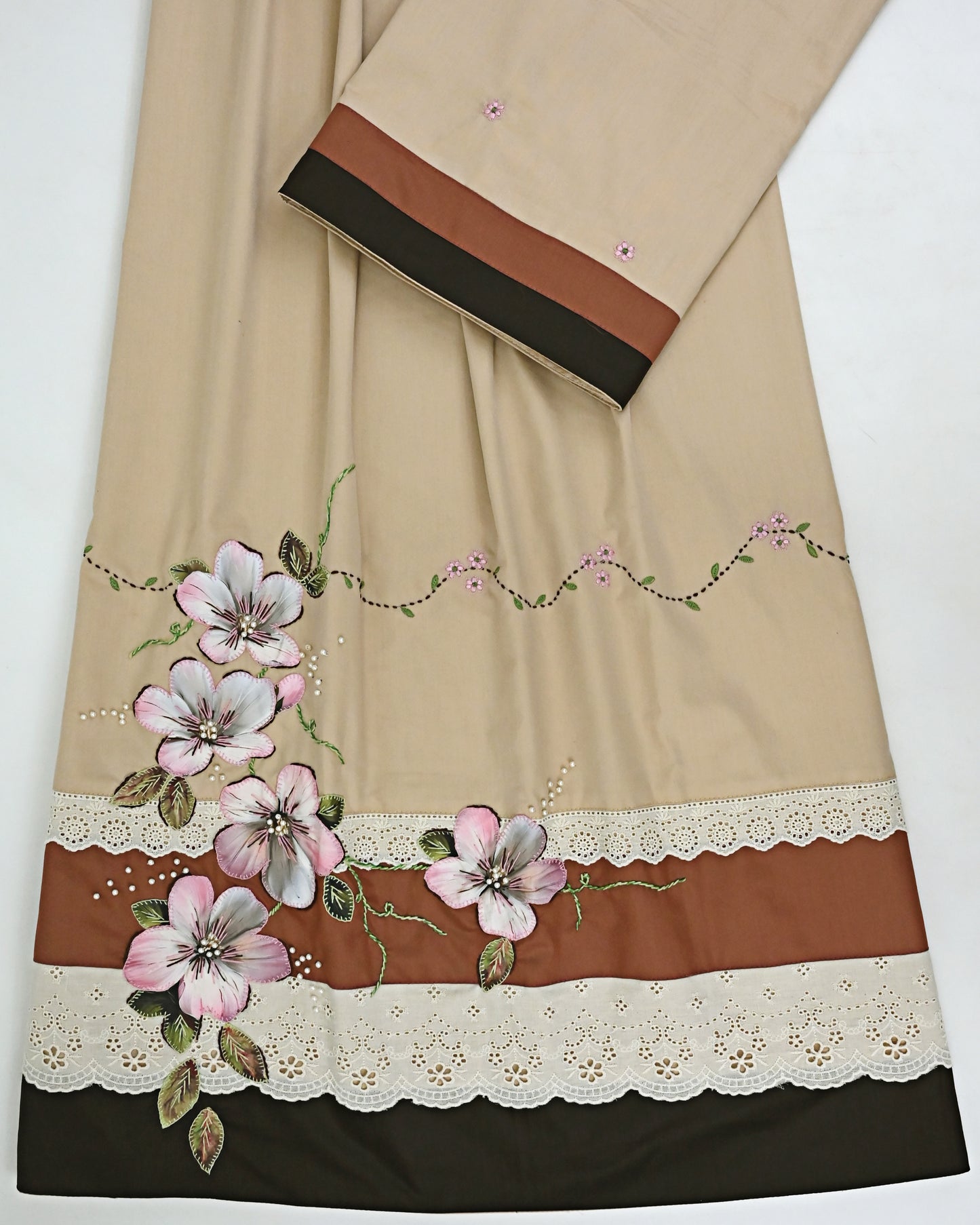 Beige Rida With Dark Color Panel Cream Lace & Floral Embroidery Work